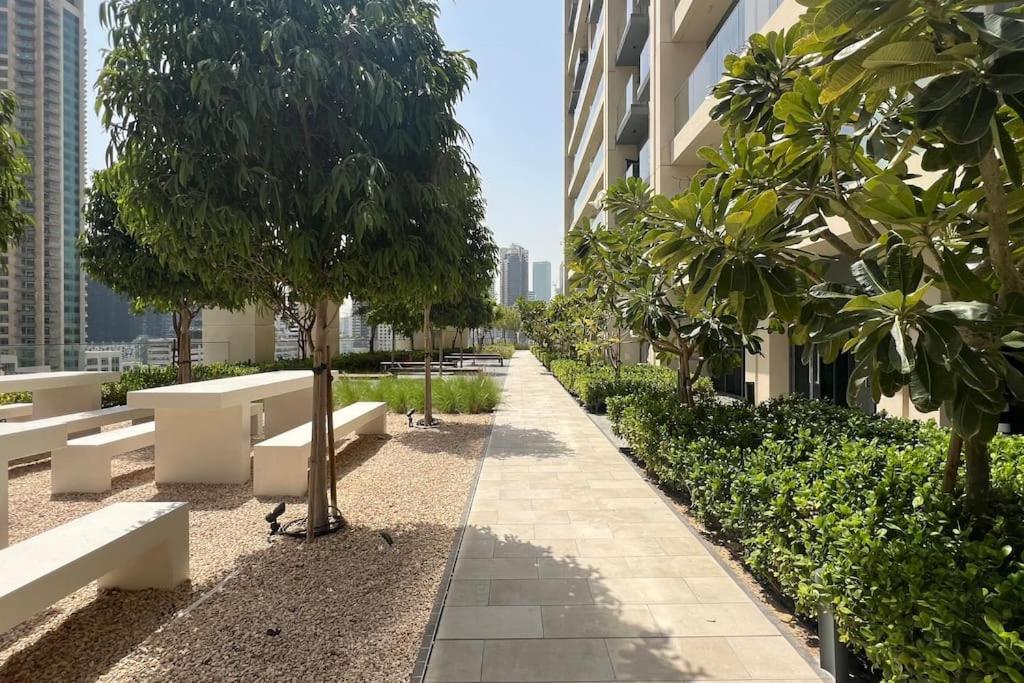 Apartment Downtown Luxurious 1br Near Mall And Fountain *