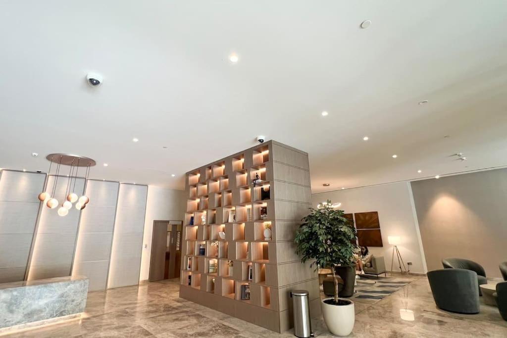 Apartment Downtown Luxurious 1br Near Mall And Fountain Dubai