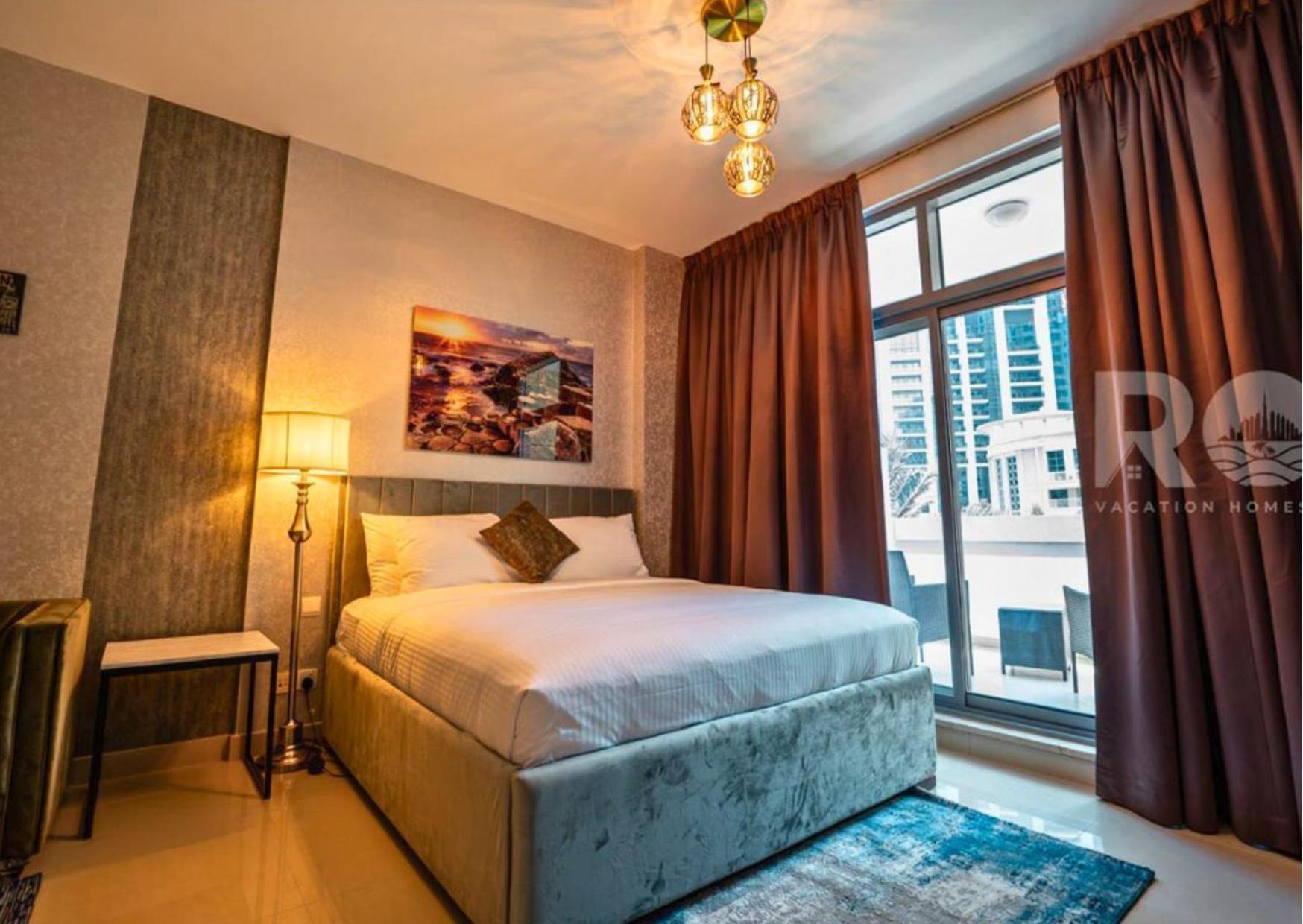 Chic With Scenic Boulevard Views Apartment *