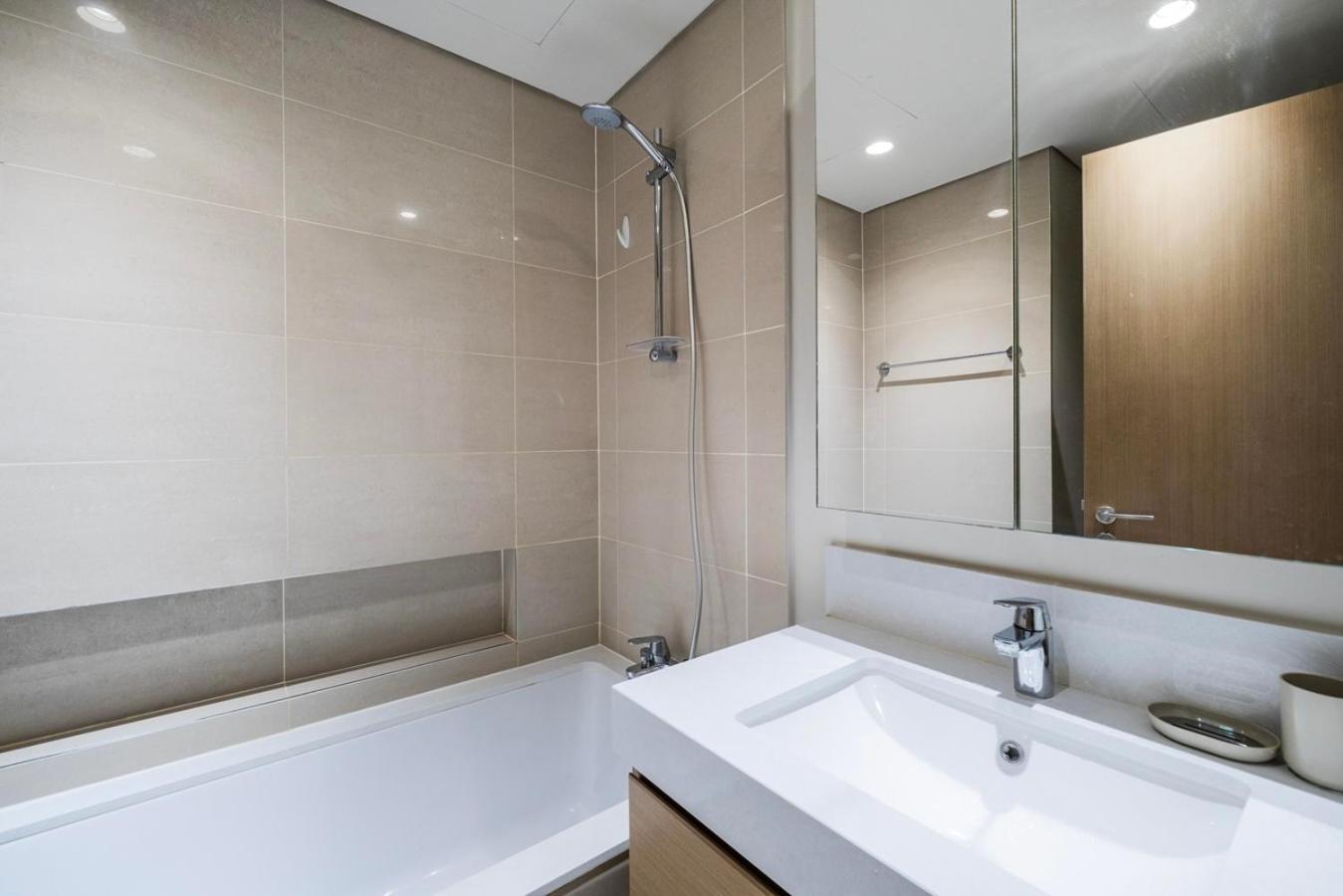 Vibrant Living In The Center - Creek Harbour Apartment