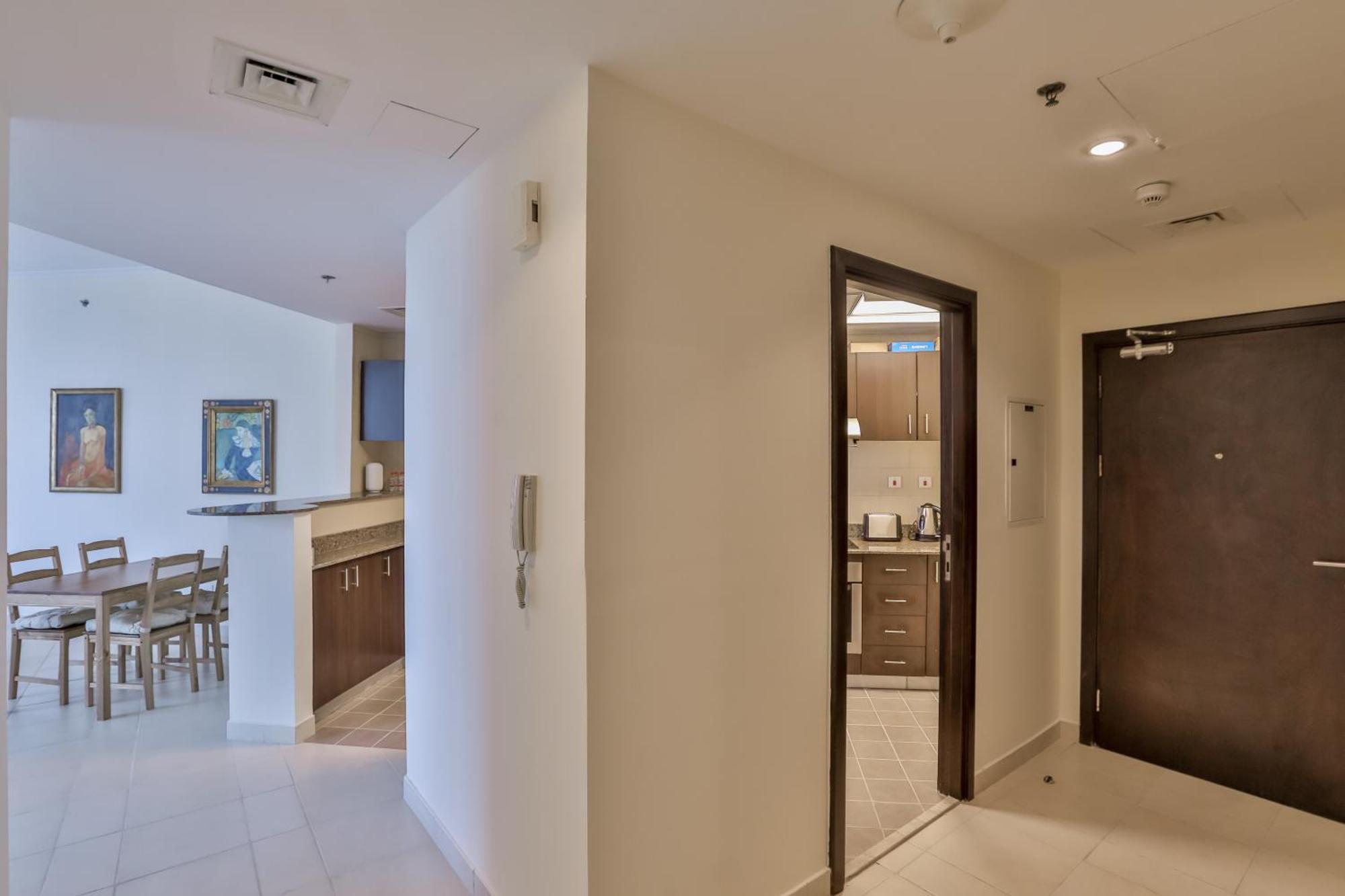 2 Bedroom High Floor Torch Tower Marina - Nox *