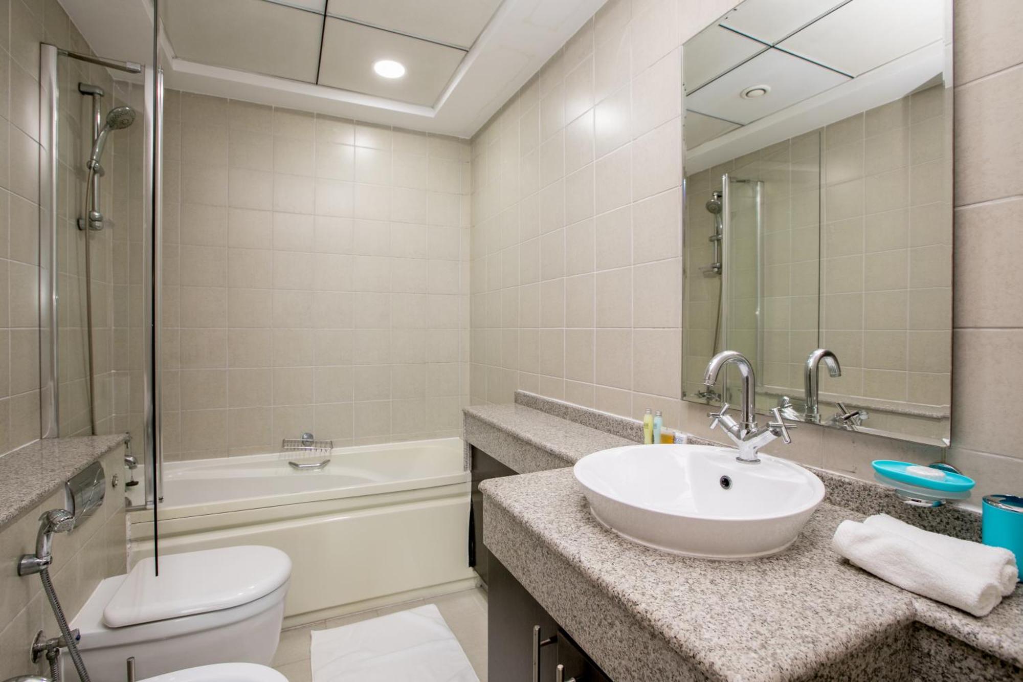 2 Bedroom High Floor Torch Tower Marina - Nox *