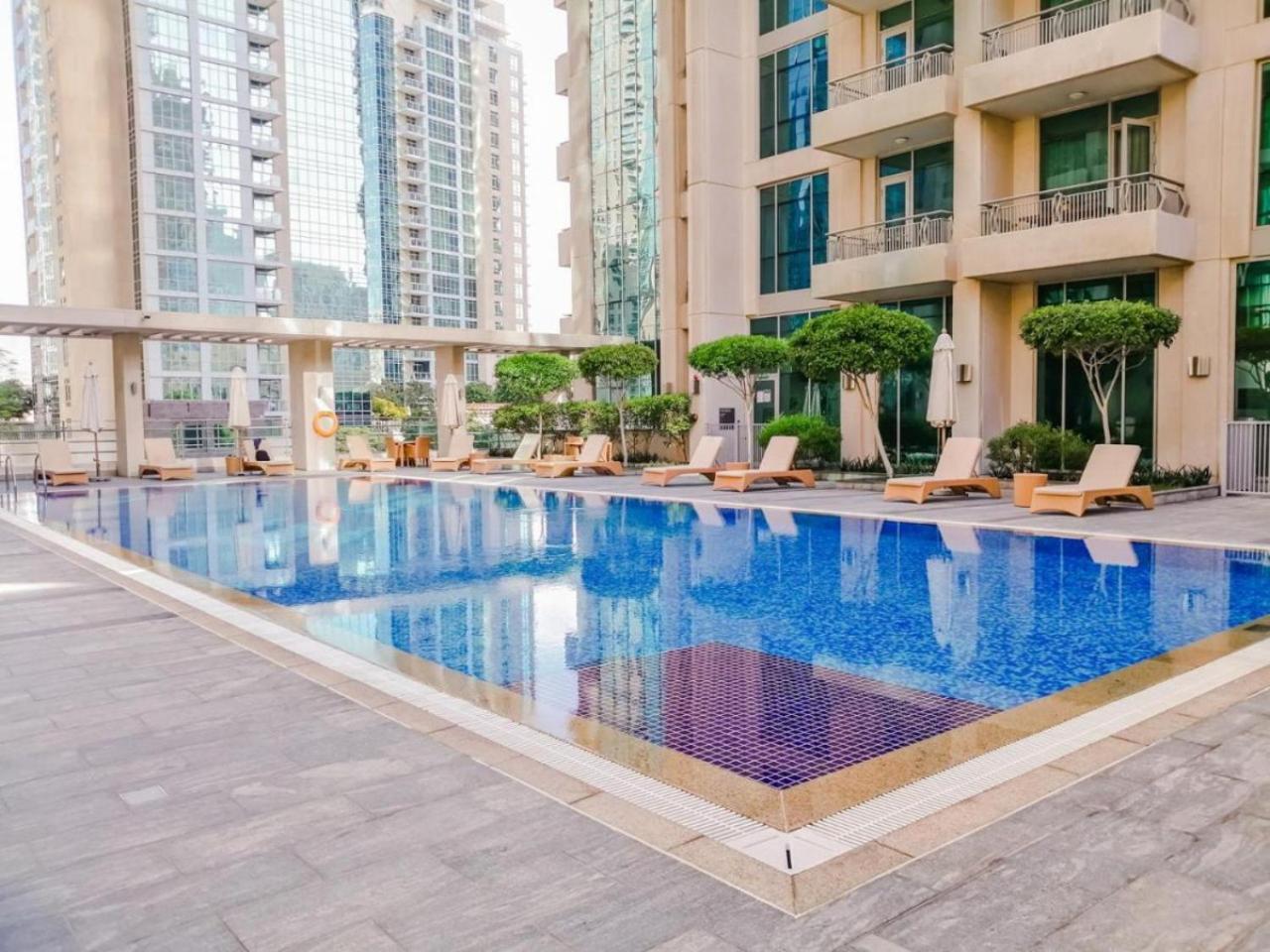Downtown 1 Bed - Burj Khalifa Balcony View Apartment