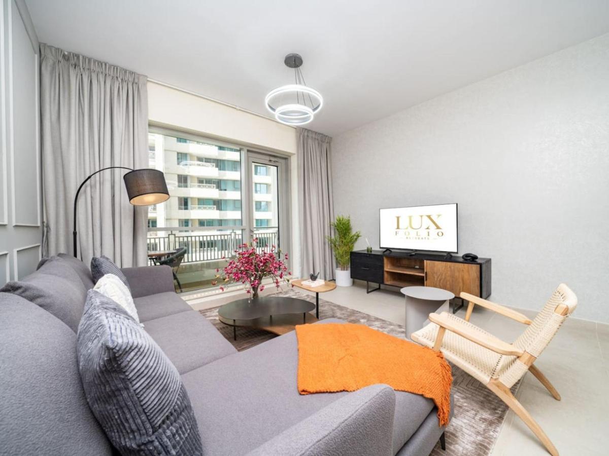Downtown 1 Bed - Burj Khalifa Balcony View Apartment Dubai
