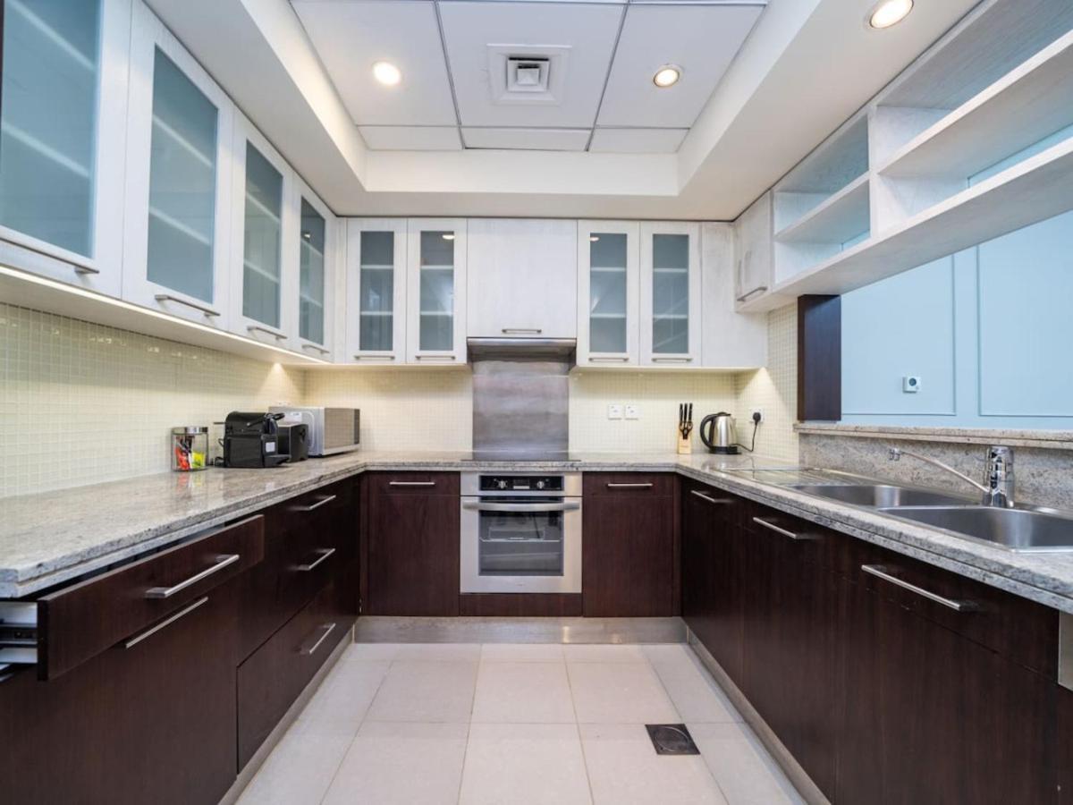 Downtown 1 Bed - Burj Khalifa Balcony View Apartment