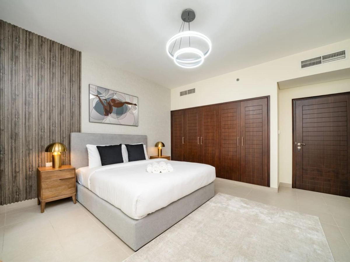 Apartment Downtown 1 Bed - Burj Khalifa Balcony View
