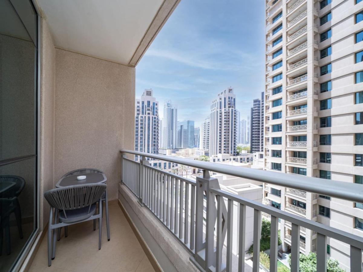 Downtown 1 Bed - Burj Khalifa Balcony View