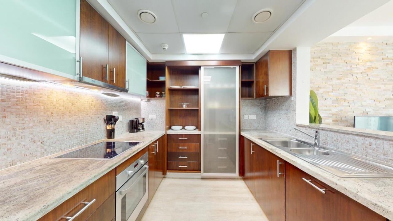 Apartment Sanibel Tower - One Bedroom With Marina View Dubai