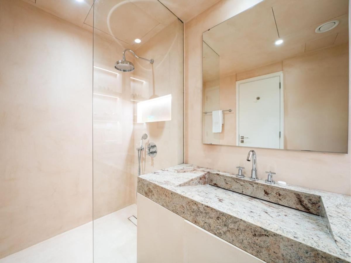 Hills Elegant 1-bed With Terrace