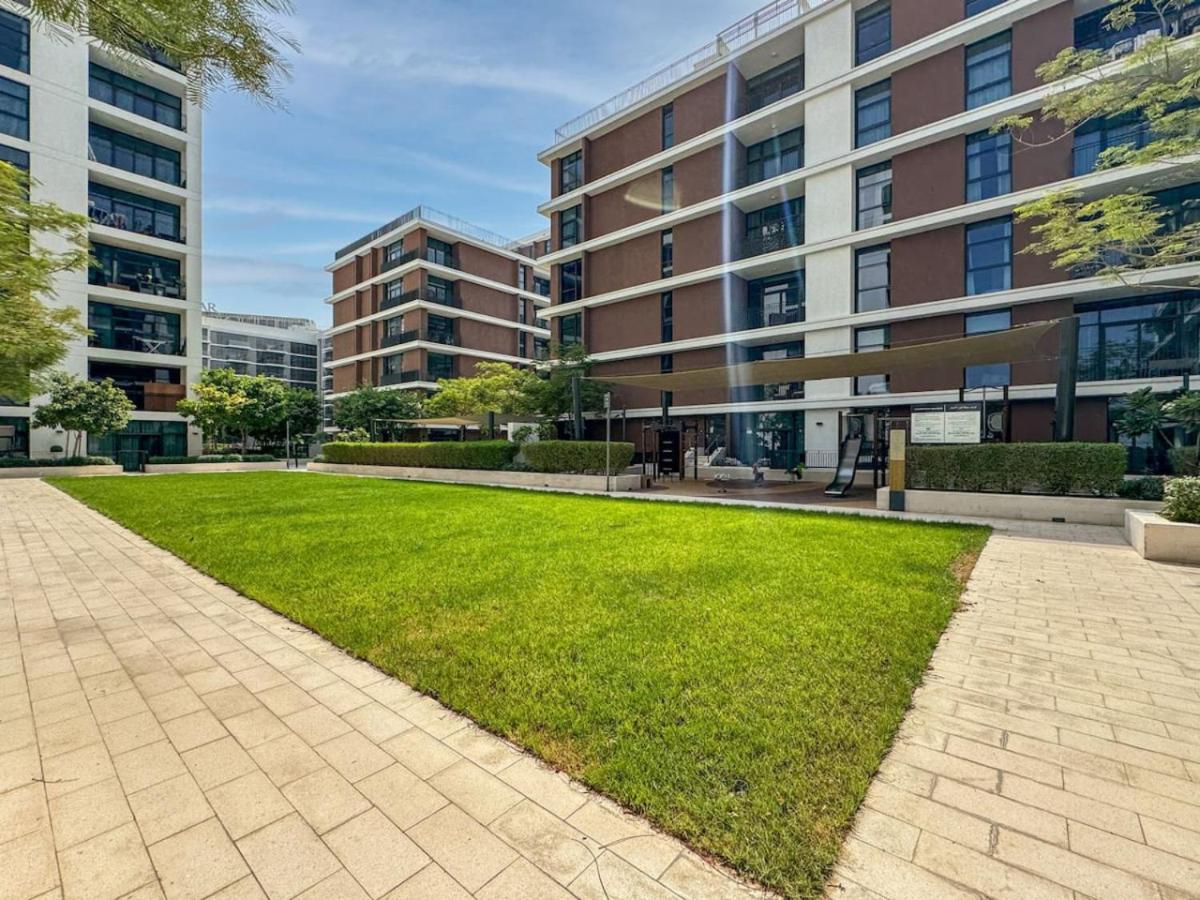 Hills Elegant 1-bed With Terrace Apartment