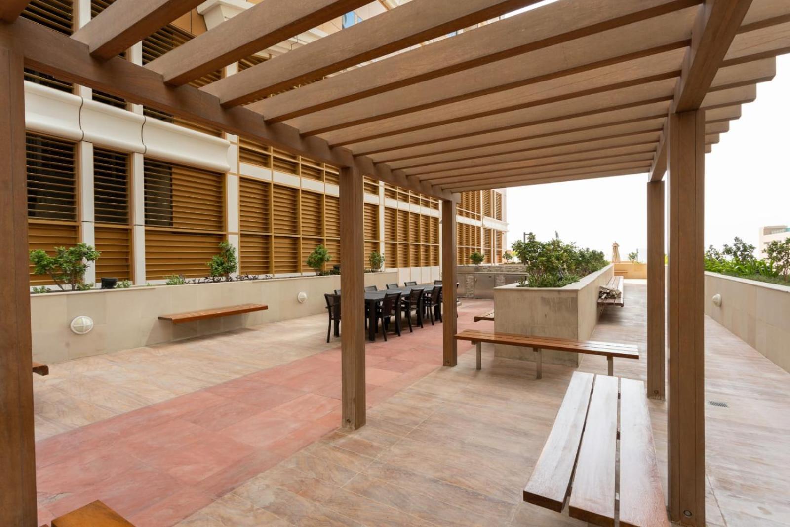Stunning View 1 Bedroom Pool & Gym Apartment *