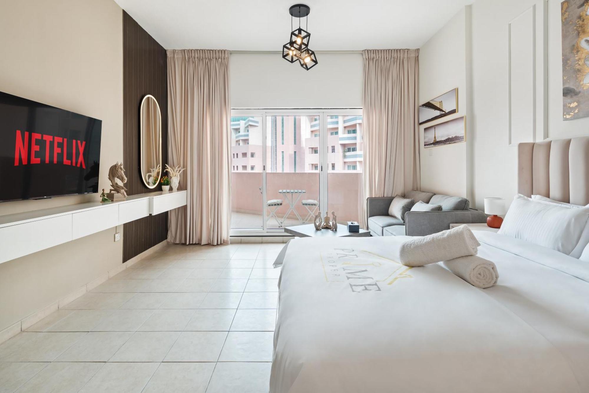 Urban Designer Apt - Family Friendly *
