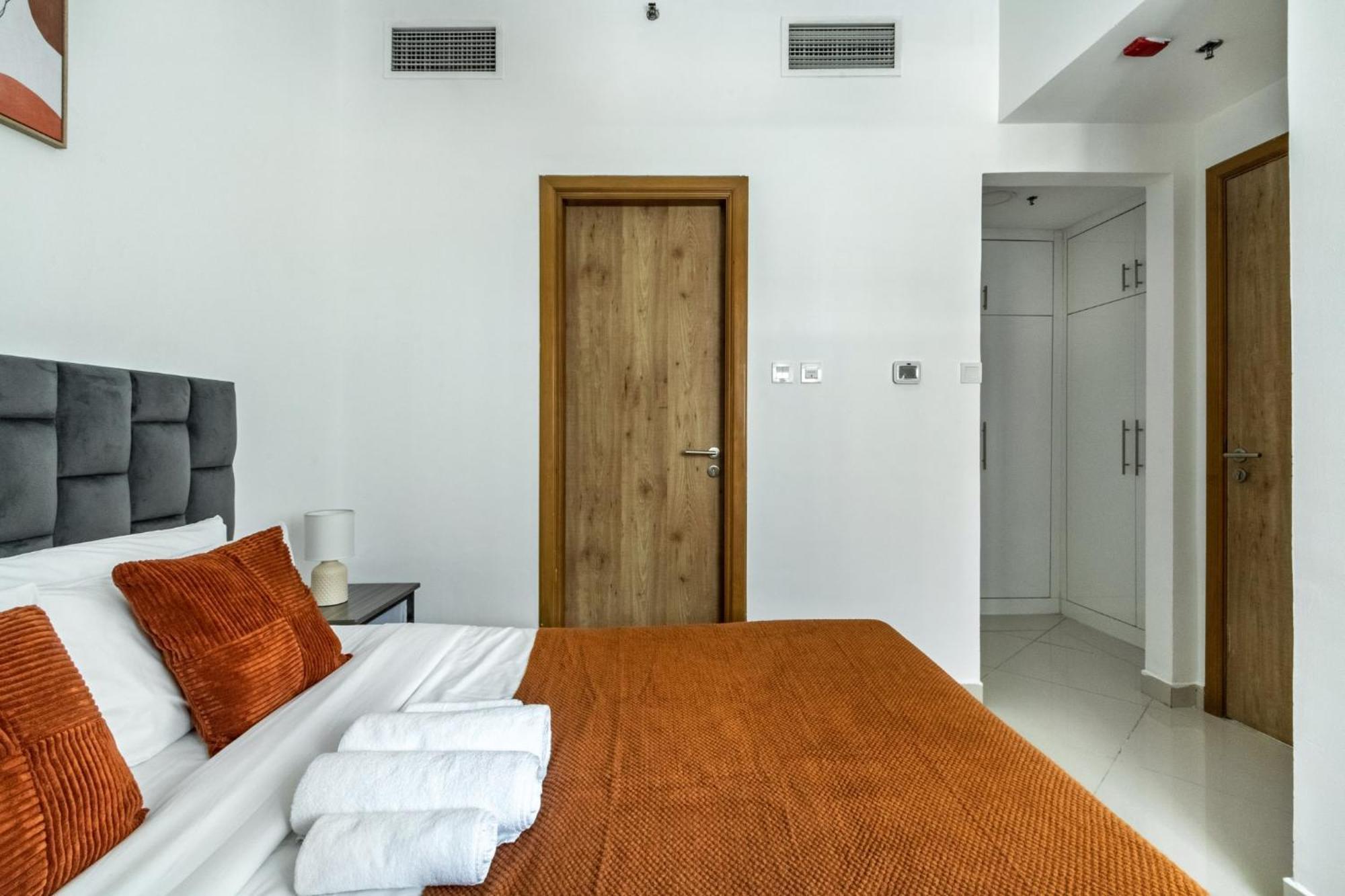 Apartment Shoresinn - Serene Retreat With Waterfront Views *