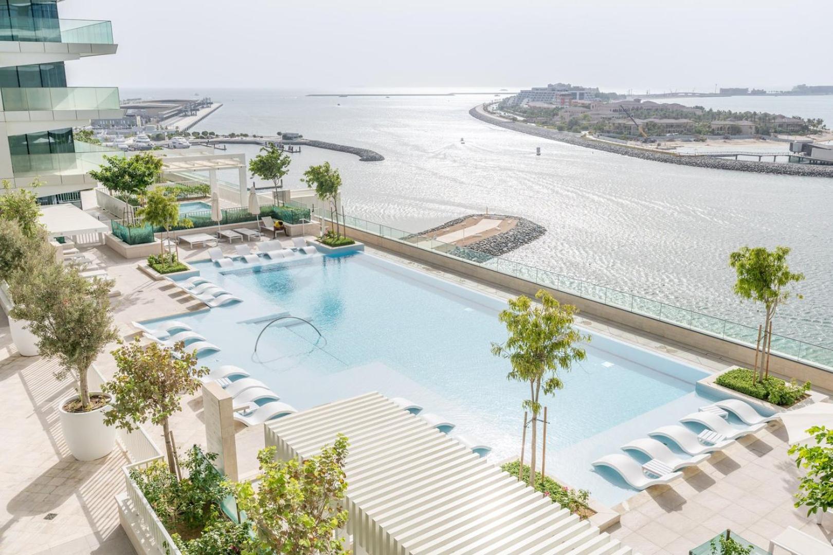 Guestready - Blue Diamond Beachfront Retreat Apartment