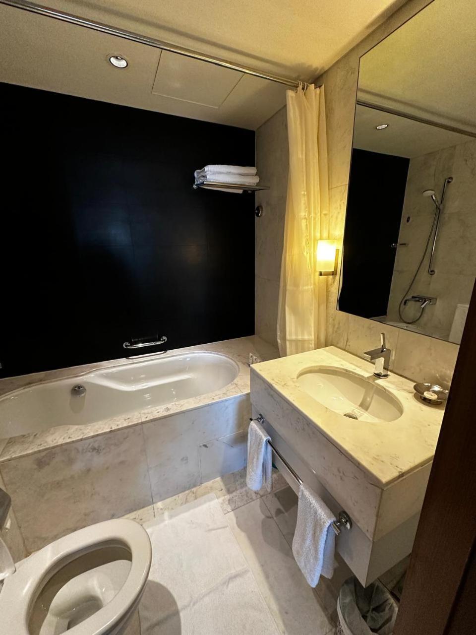 Mall Fashion Avenue Highest Floor Burj Khalifa View Residence- Formerly Address Mall Apartment