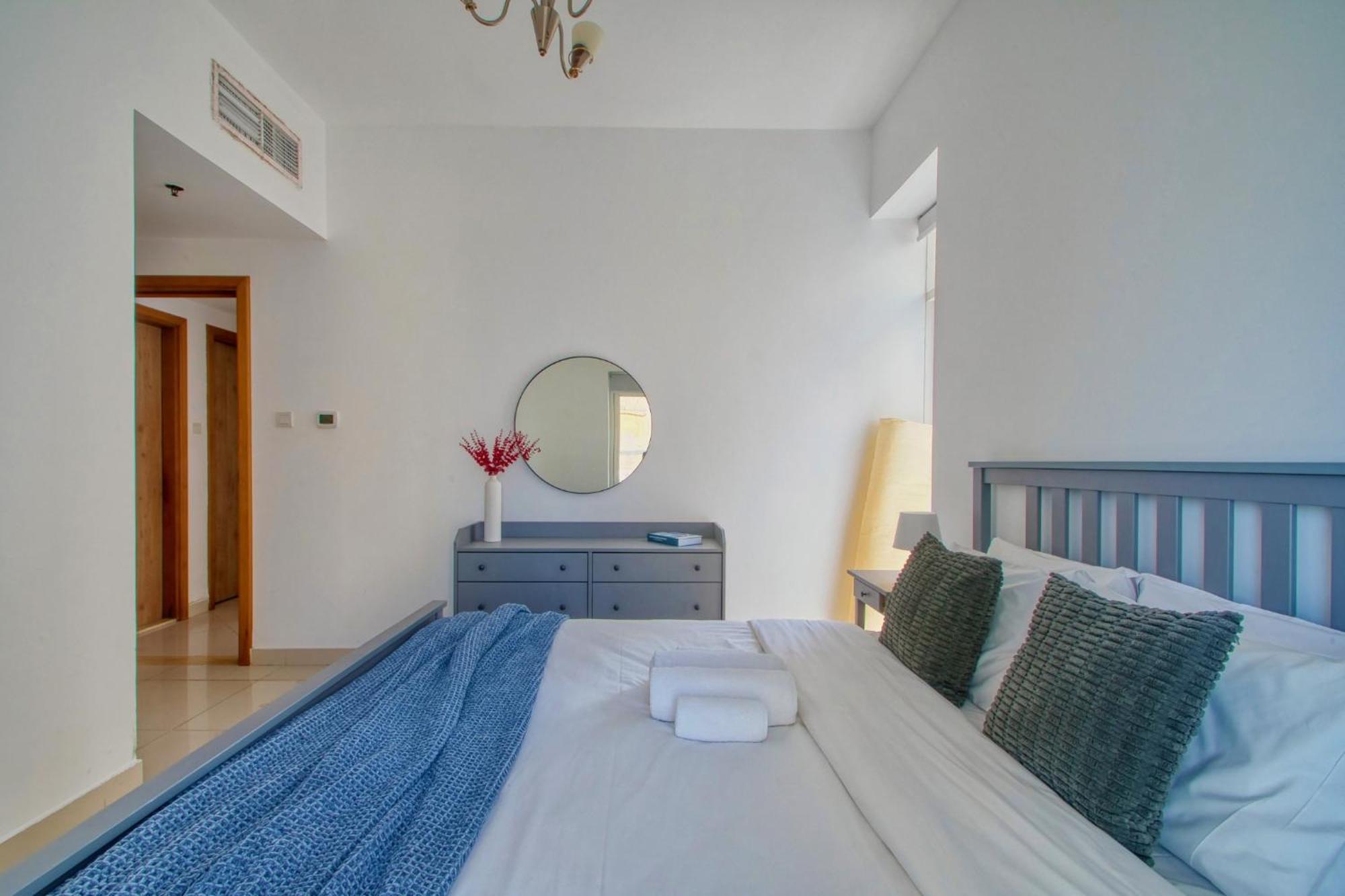 Shoresinn - Elegant 2br With Marina View Apartment