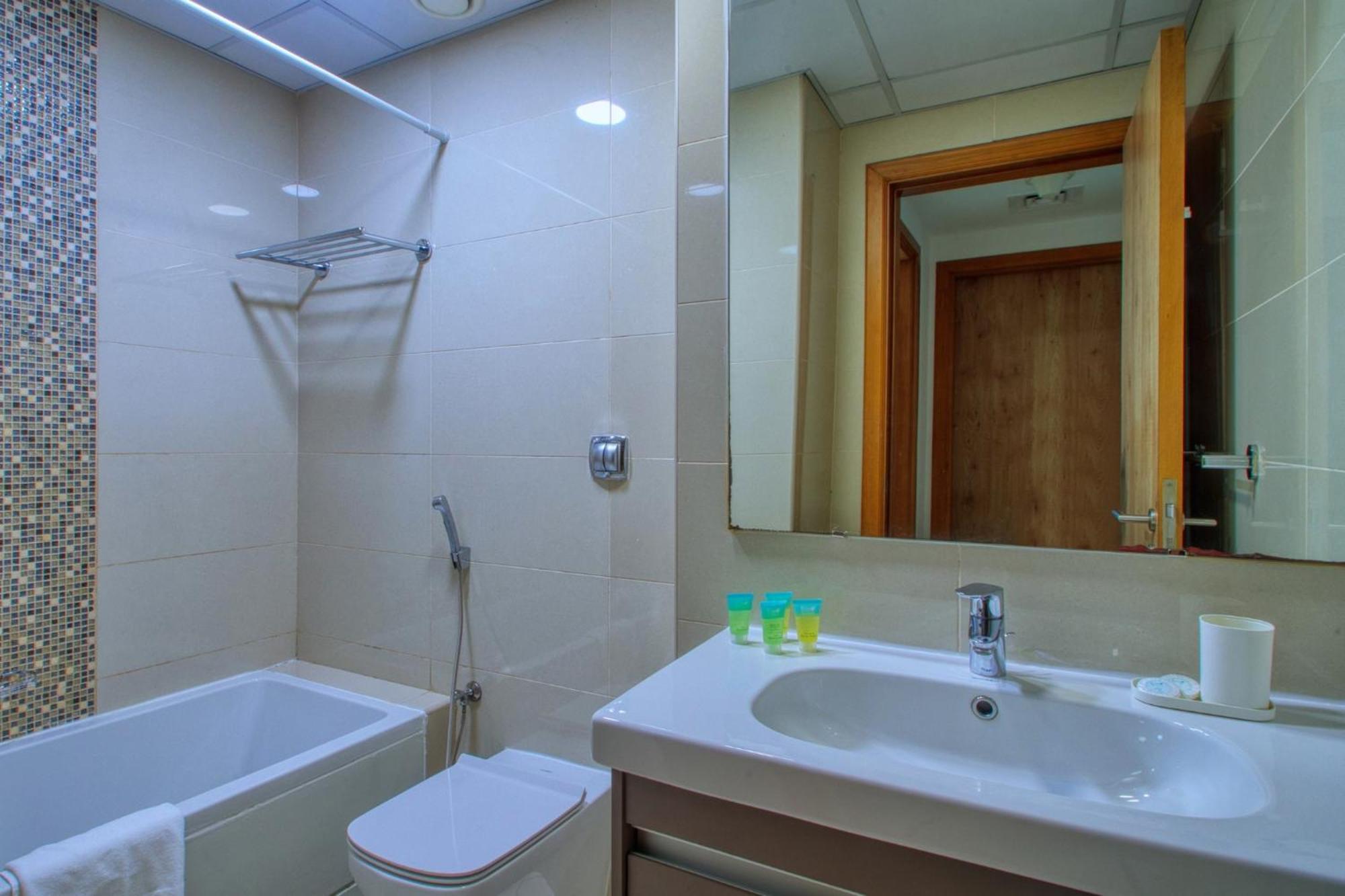 Shoresinn - Elegant 2br With Marina View Apartment