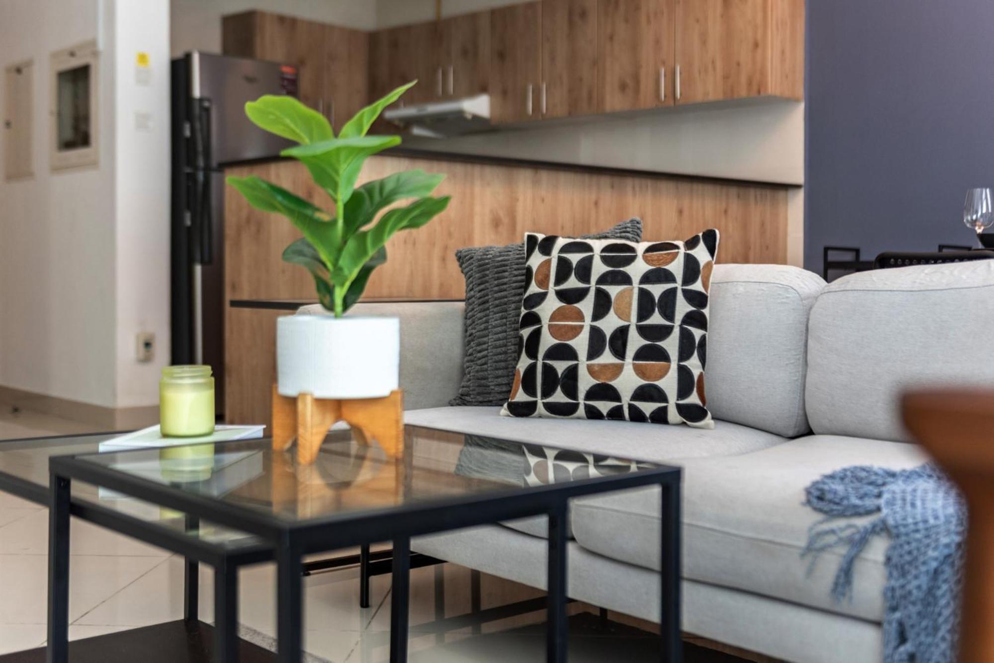 Shoresinn - Elegant 2br With Marina View Apartment *