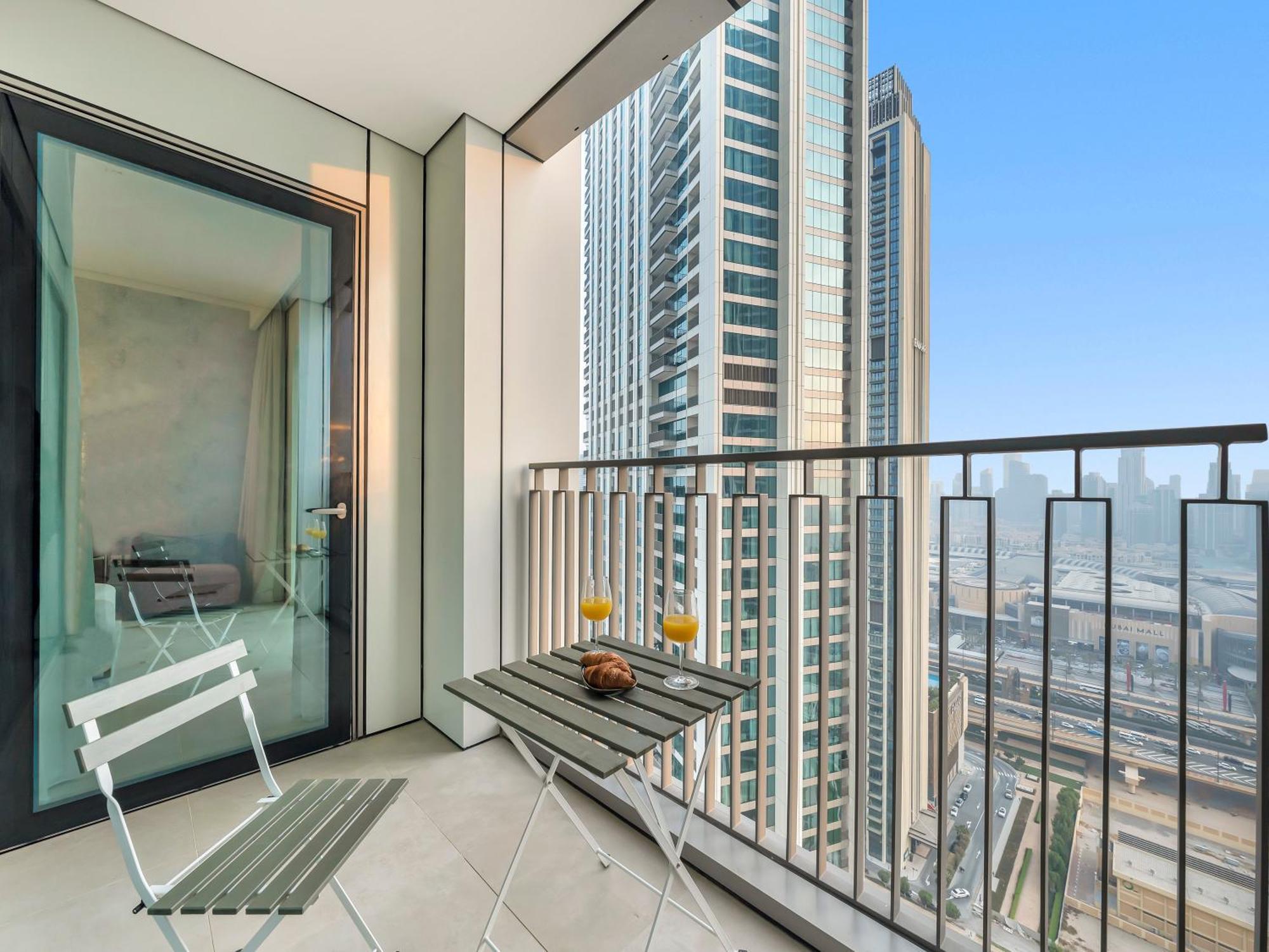 Apartment Luxury 2br, Burj And Fountain View, 2 Min Walk To Mall Dubai