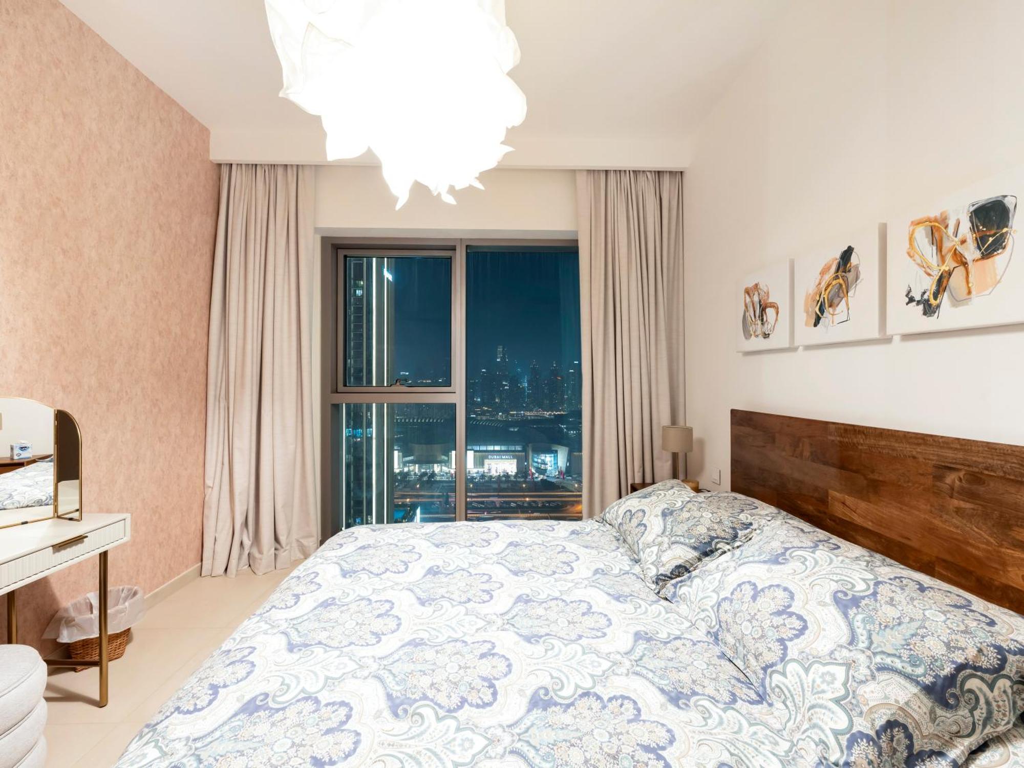 Apartment Luxury 2br, Burj And Fountain View, 2 Min Walk To Mall Dubai