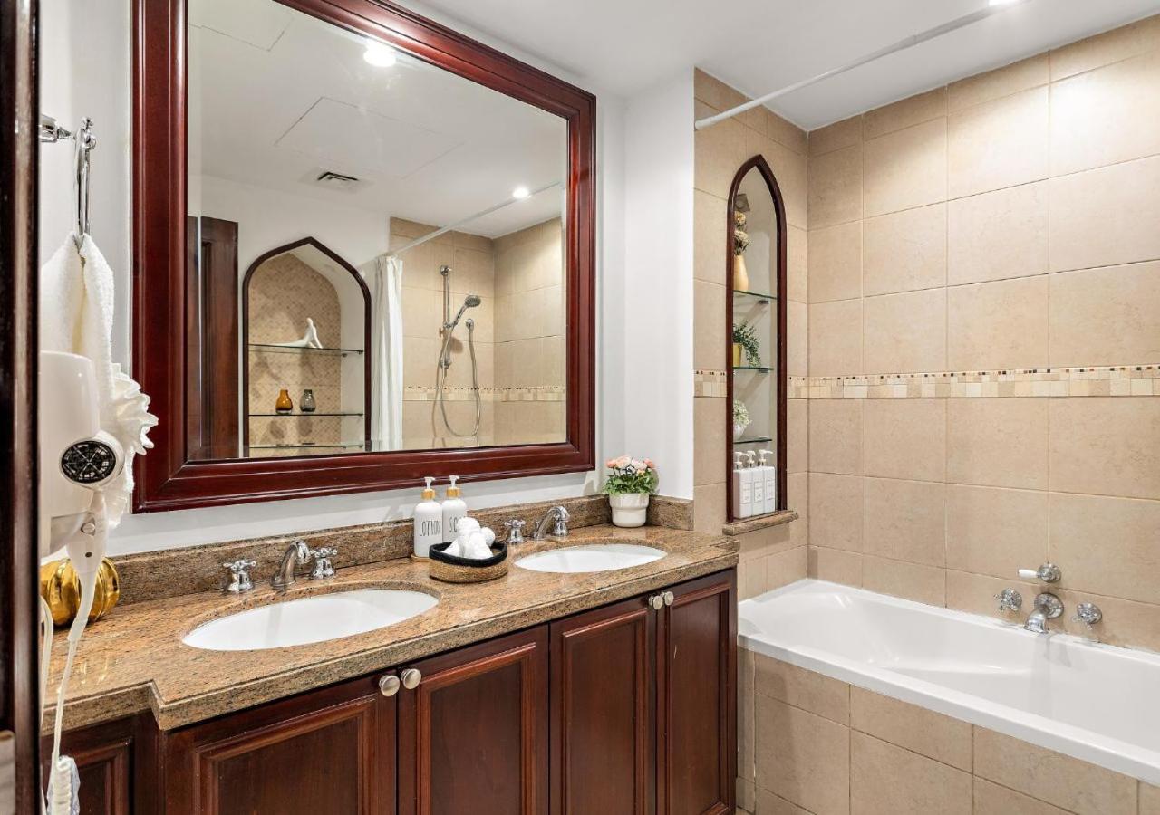 5 Min Walk To Burj Khalifa 2bhk Luxury Downtown Burj Haven Dubai