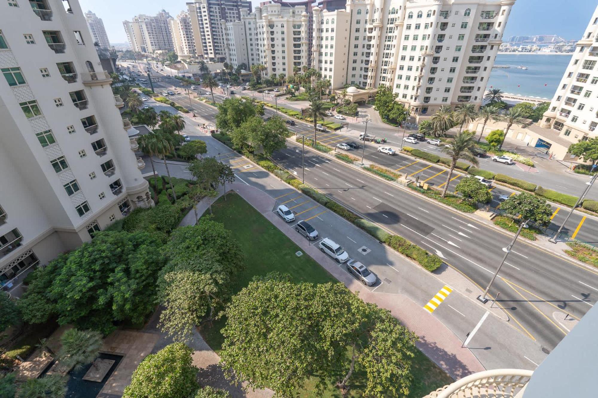 Apartment Prestigious 3-bedroom With Access On Palm Jumeirah!