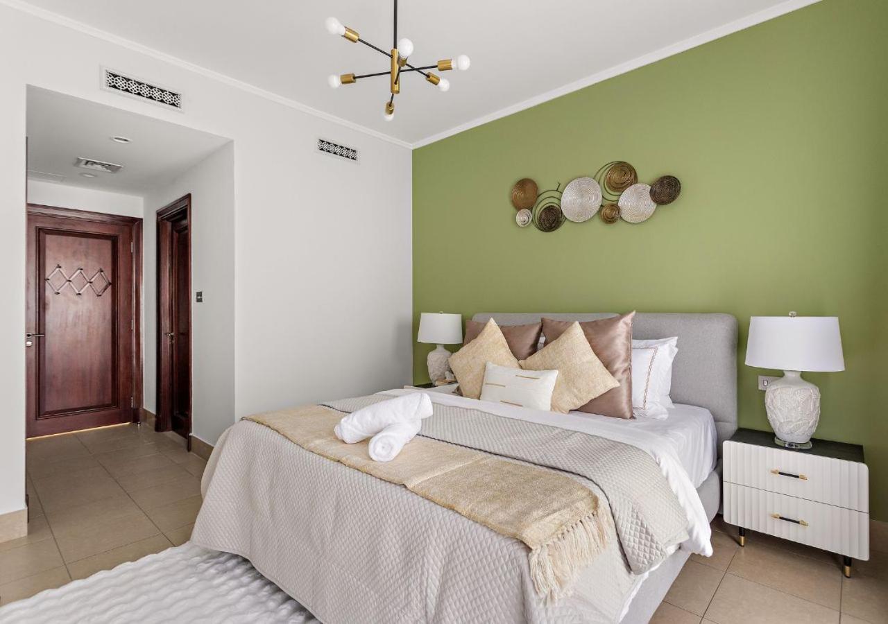 5 Min Walk To Burj Khalifa 2bhk Luxury Downtown Burj Haven Dubai