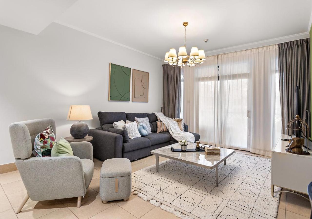 5 Min Walk To Burj Khalifa 2bhk Luxury Downtown Burj Haven Apartment