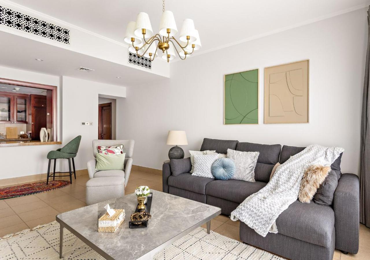 5 Min Walk To Burj Khalifa 2bhk Luxury Downtown Burj Haven Apartment Dubai