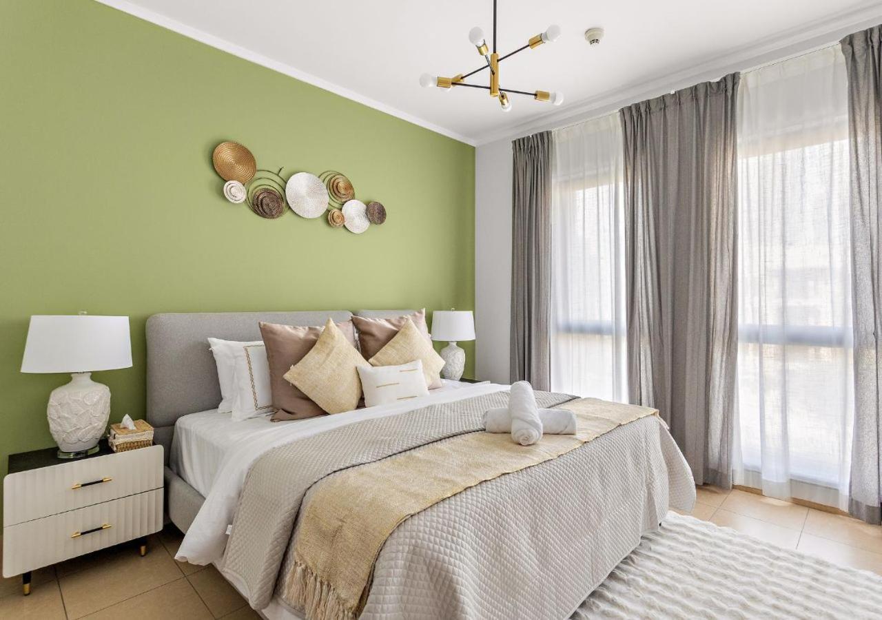 5 Min Walk To Burj Khalifa 2bhk Luxury Downtown Burj Haven *