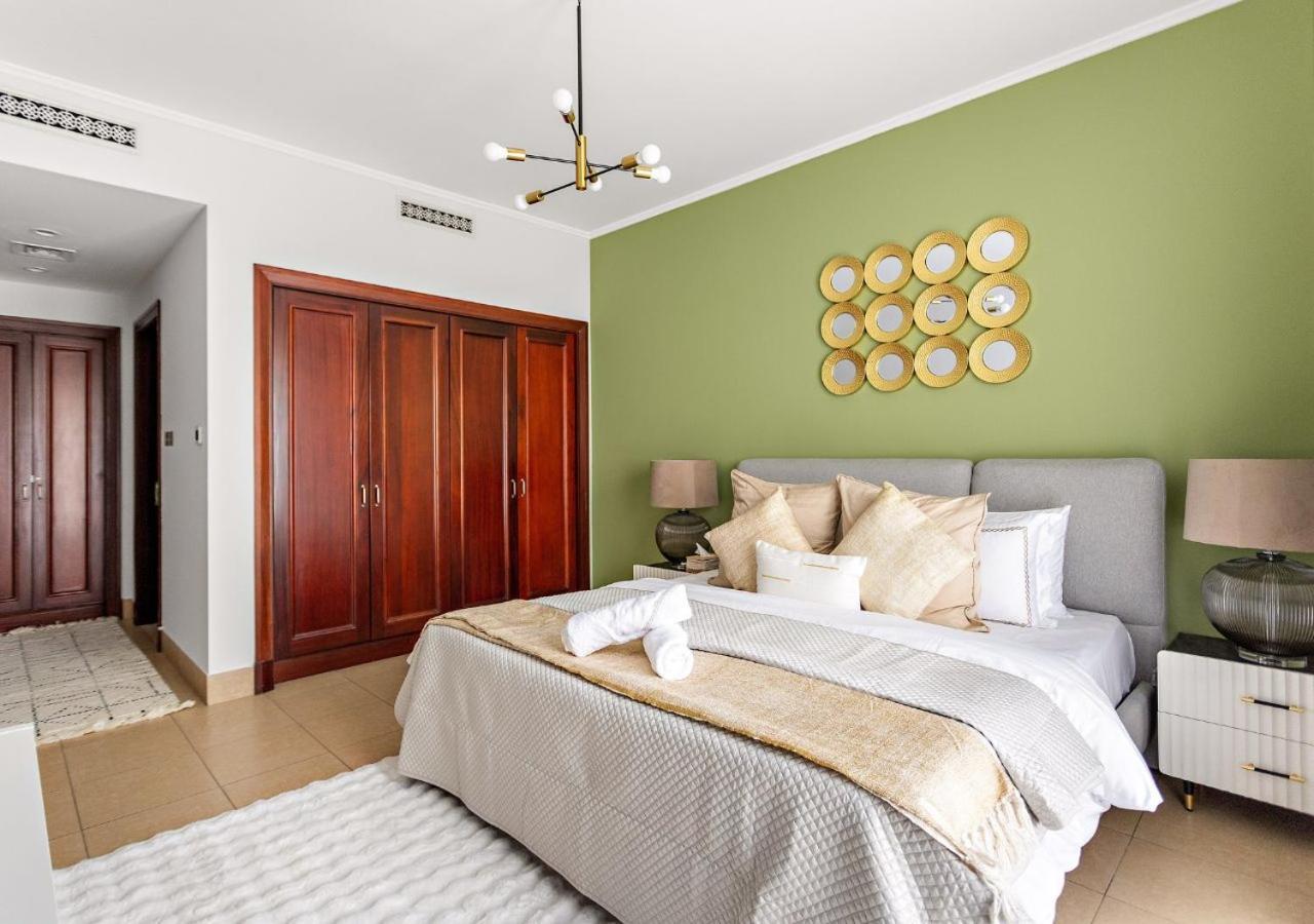 Apartment 5 Min Walk To Burj Khalifa 2bhk Luxury Downtown Burj Haven *