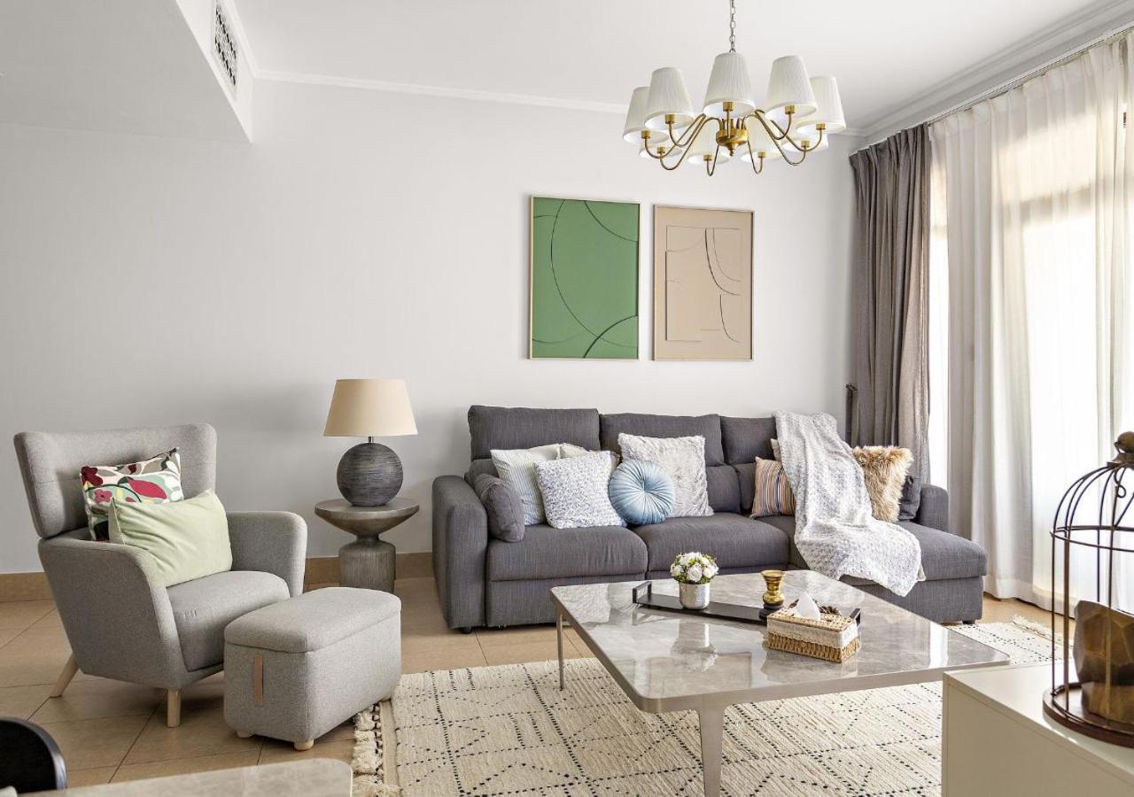5 Min Walk To Burj Khalifa 2bhk Luxury Downtown Burj Haven