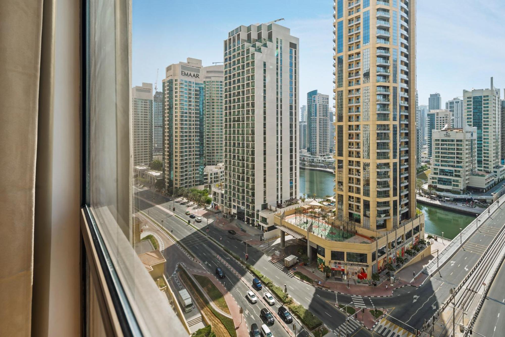 Spacious 5br With Maid's On Jbr - Prime Location, Steps From Shops, Dining & Entertainment - By Sunkissed Homes Dubai