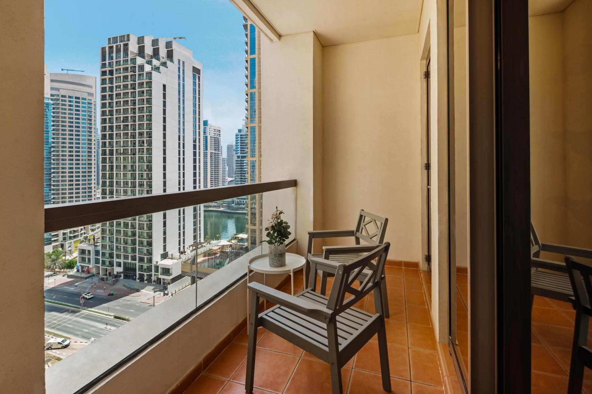 Apartment Spacious 5br With Maid's On Jbr - Prime Location, Steps From Shops, Dining & Entertainment - By Sunkissed Homes