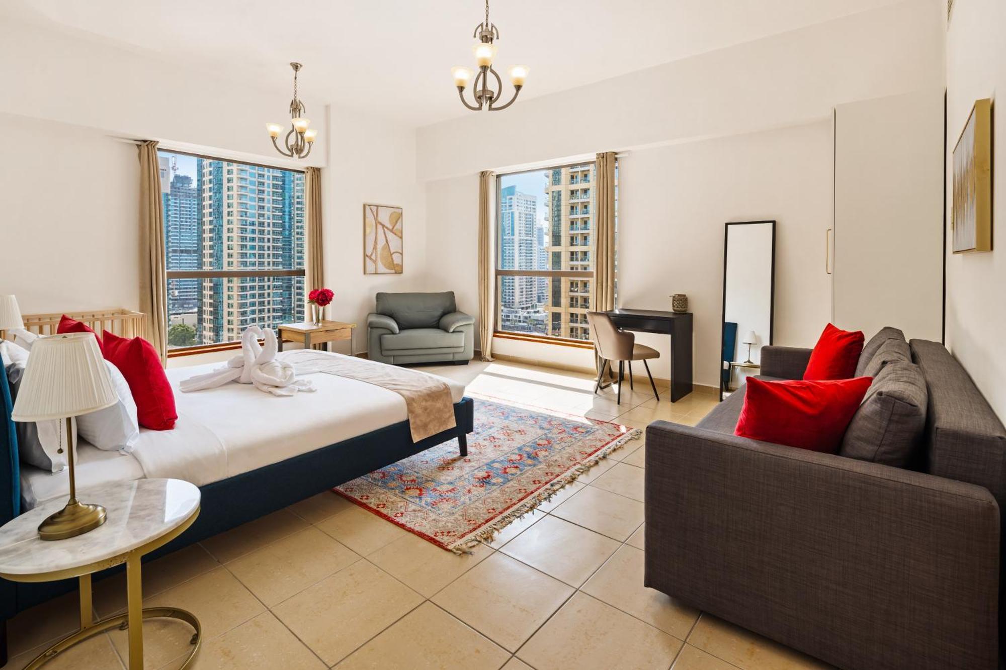 Apartment Spacious 5br With Maid's On Jbr - Prime Location, Steps From Shops, Dining & Entertainment - By Sunkissed Homes *