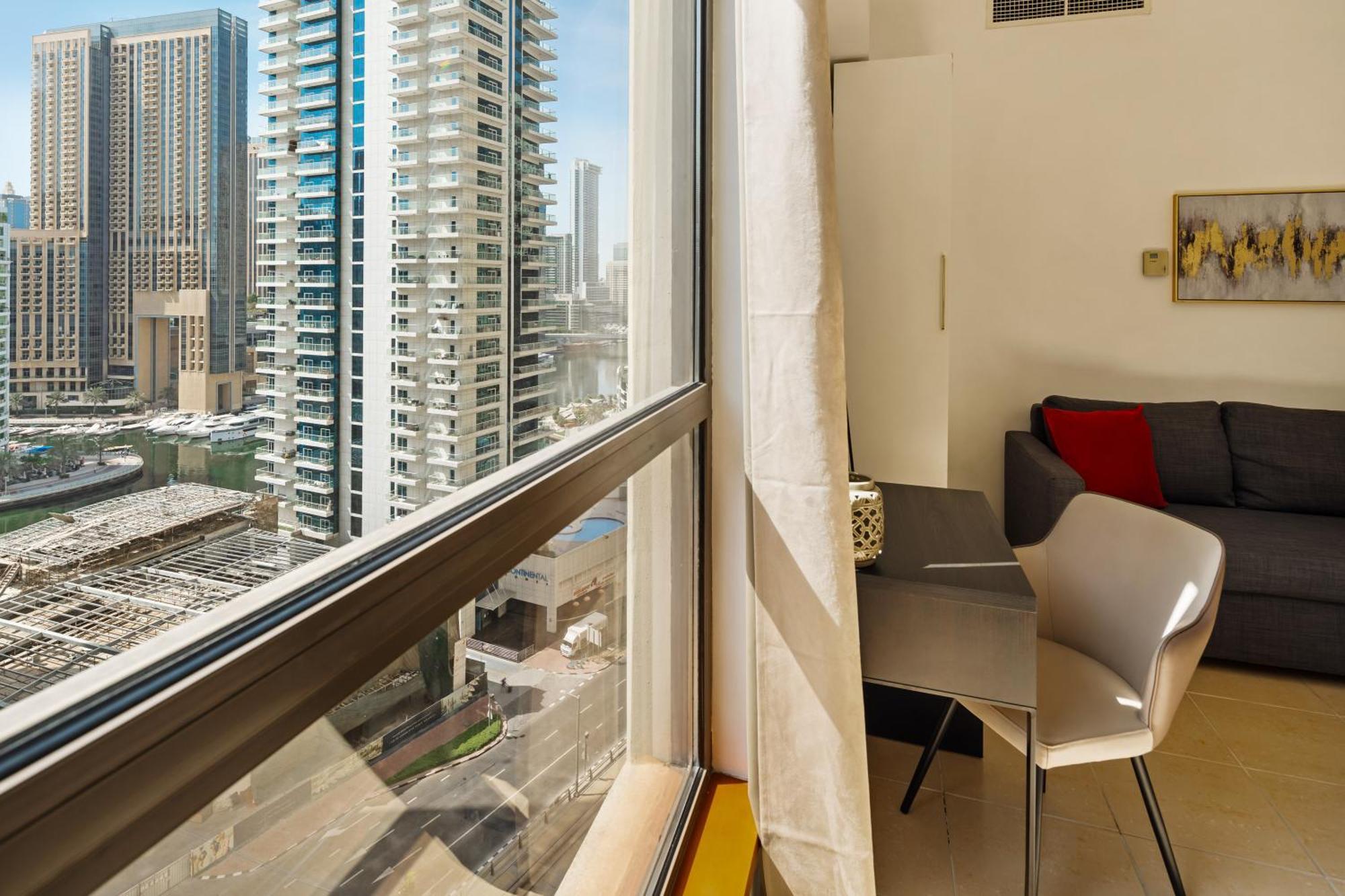 Spacious 5br With Maid's On Jbr - Prime Location, Steps From Shops, Dining & Entertainment - By Sunkissed Homes *