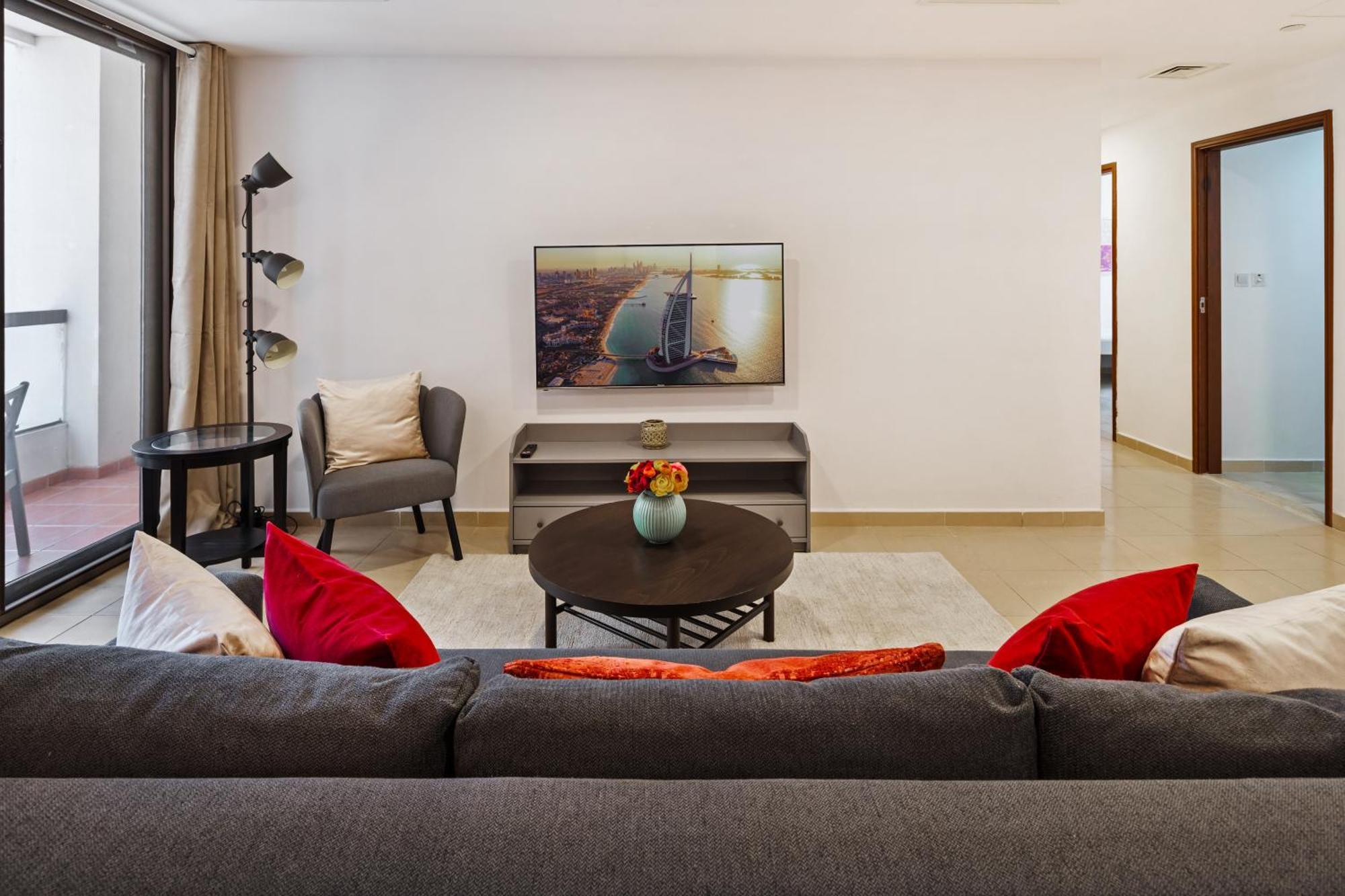 Spacious 5br With Maid's On Jbr - Prime Location, Steps From Shops, Dining & Entertainment - By Sunkissed Homes Apartment