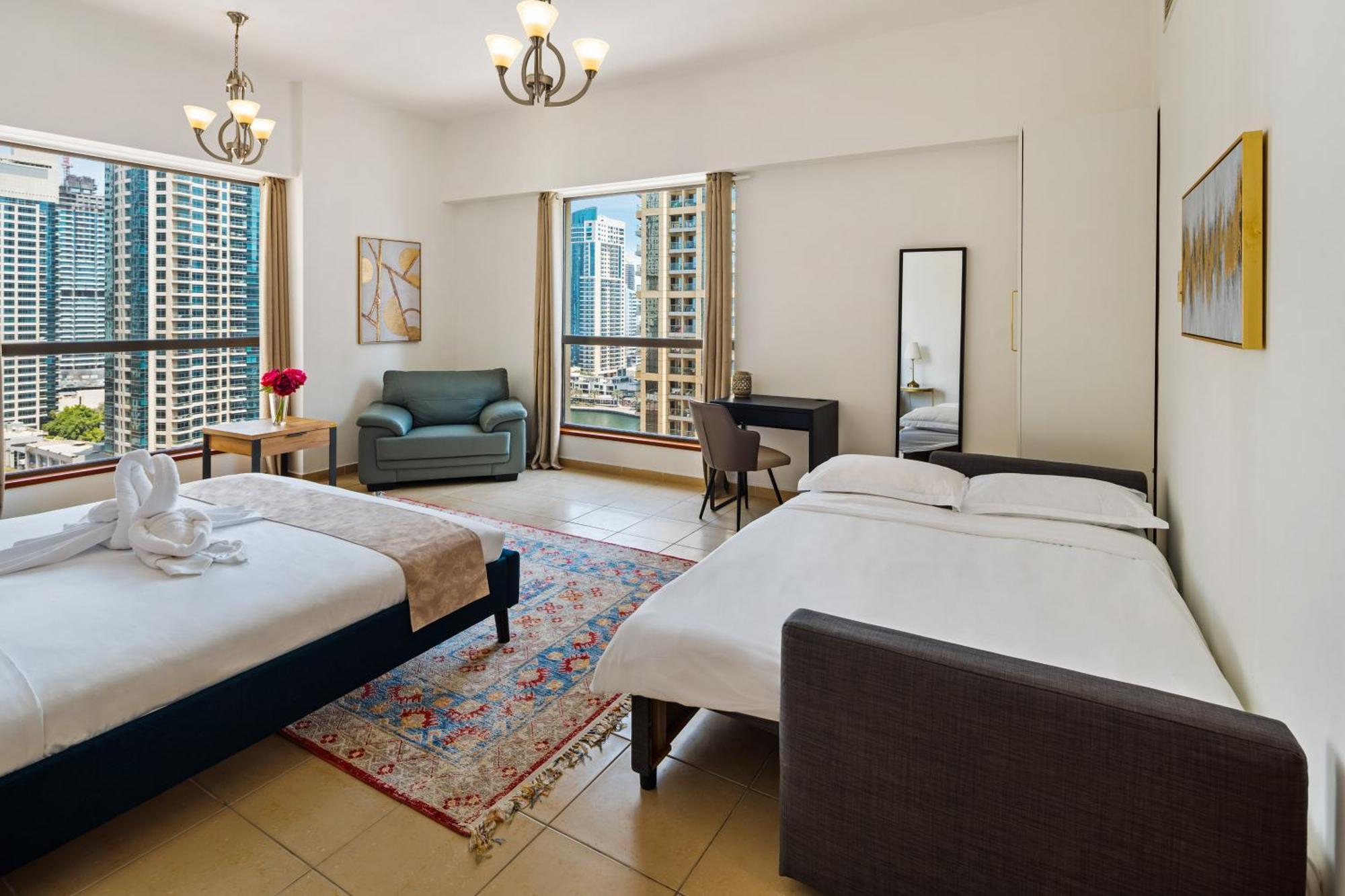 Apartment Spacious 5br With Maid's On Jbr - Prime Location, Steps From Shops, Dining & Entertainment - By Sunkissed Homes
