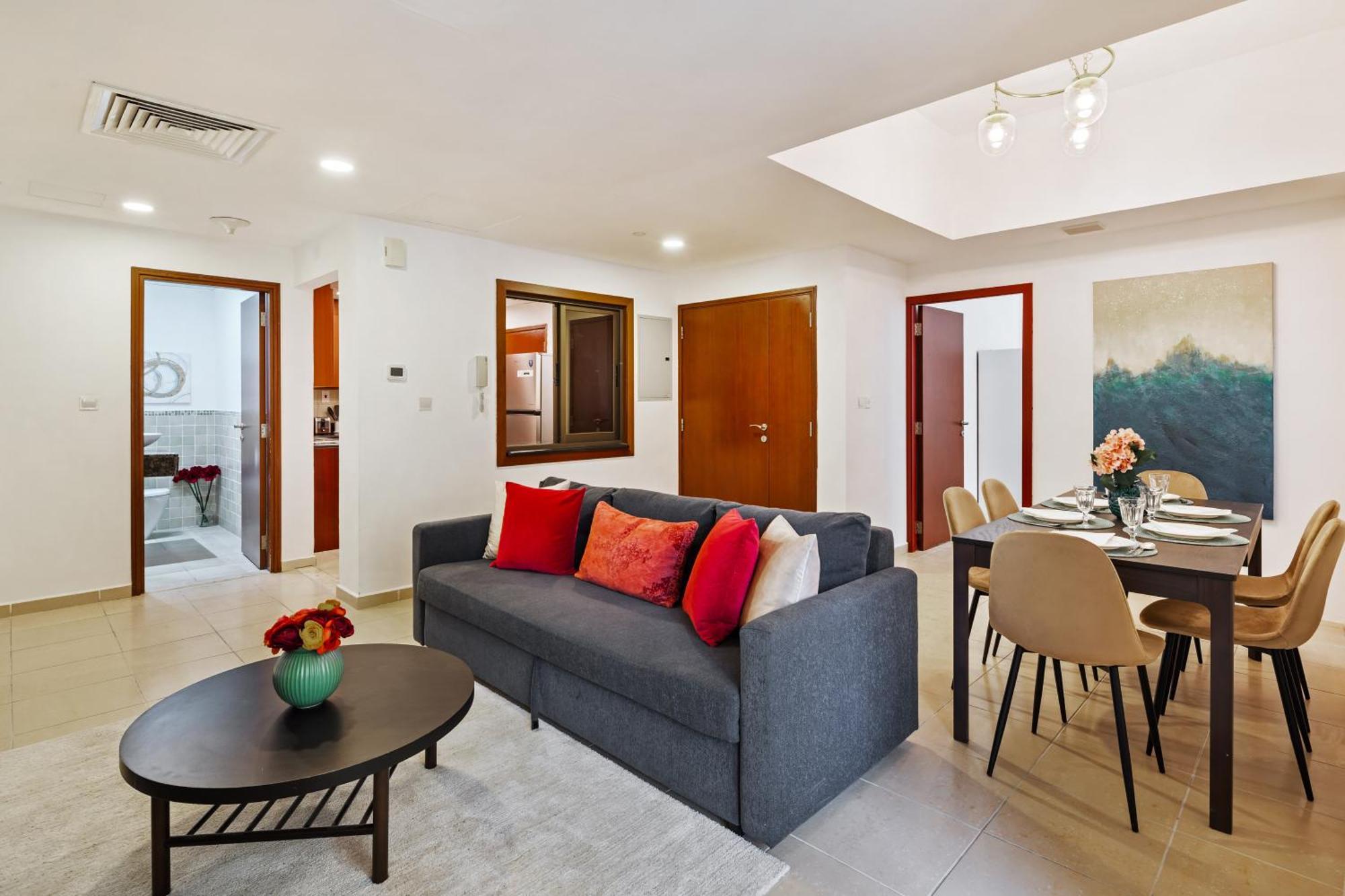 Spacious 5br With Maid's On Jbr - Prime Location, Steps From Shops, Dining & Entertainment - By Sunkissed Homes Apartment *