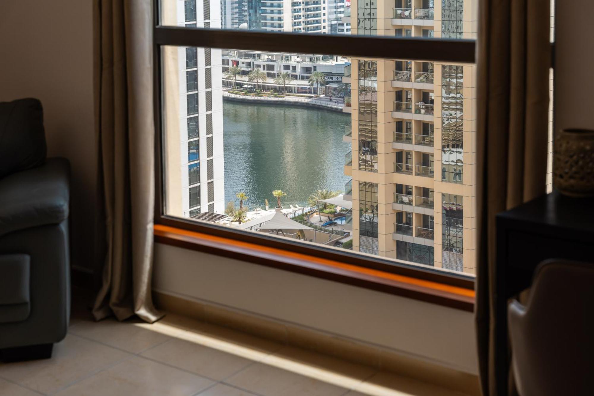 Apartment Spacious 5br With Maid's On Jbr - Prime Location, Steps From Shops, Dining & Entertainment - By Sunkissed Homes *