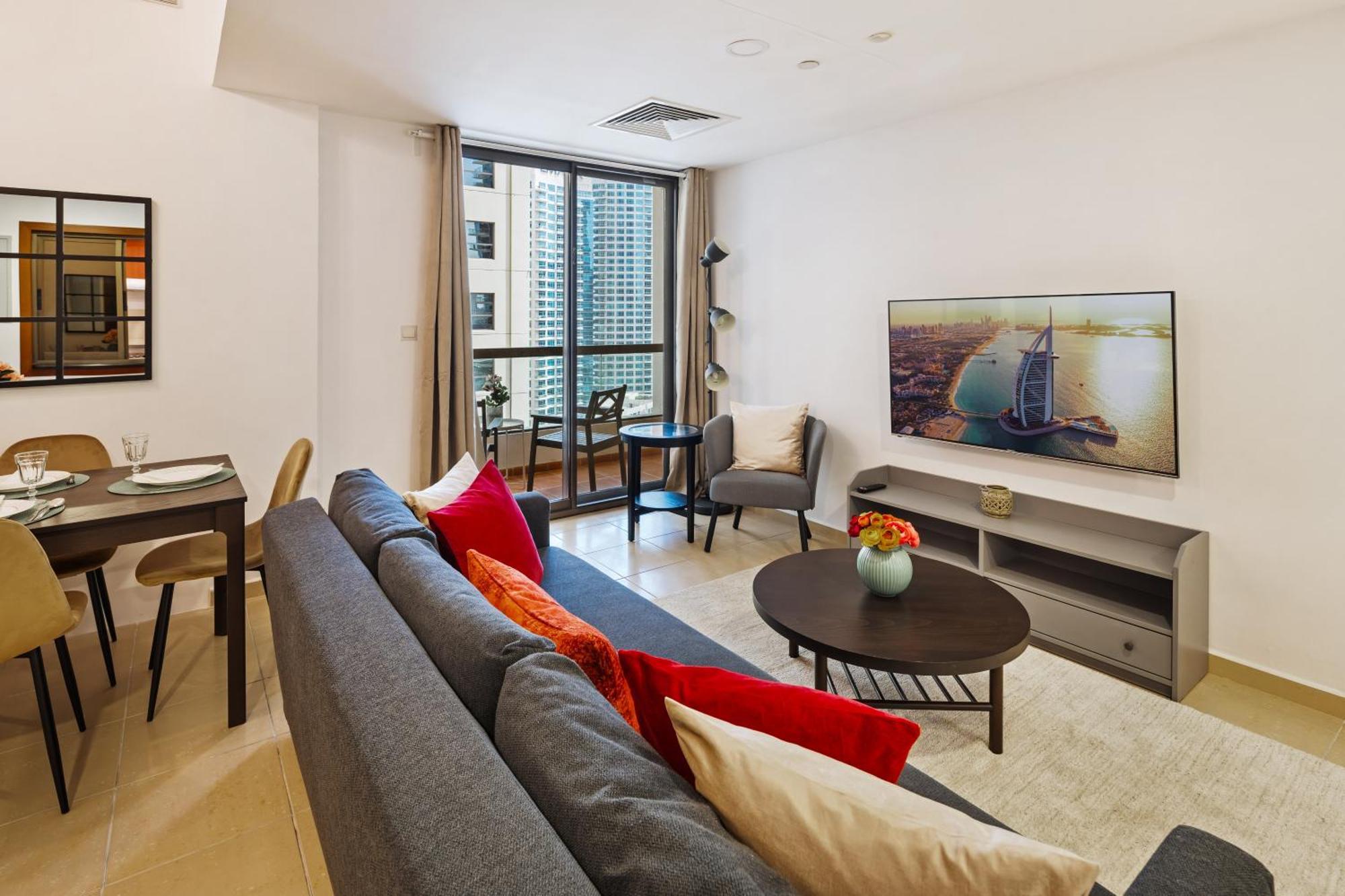 Spacious 5br With Maid's On Jbr - Prime Location, Steps From Shops, Dining & Entertainment - By Sunkissed Homes Apartment Dubai