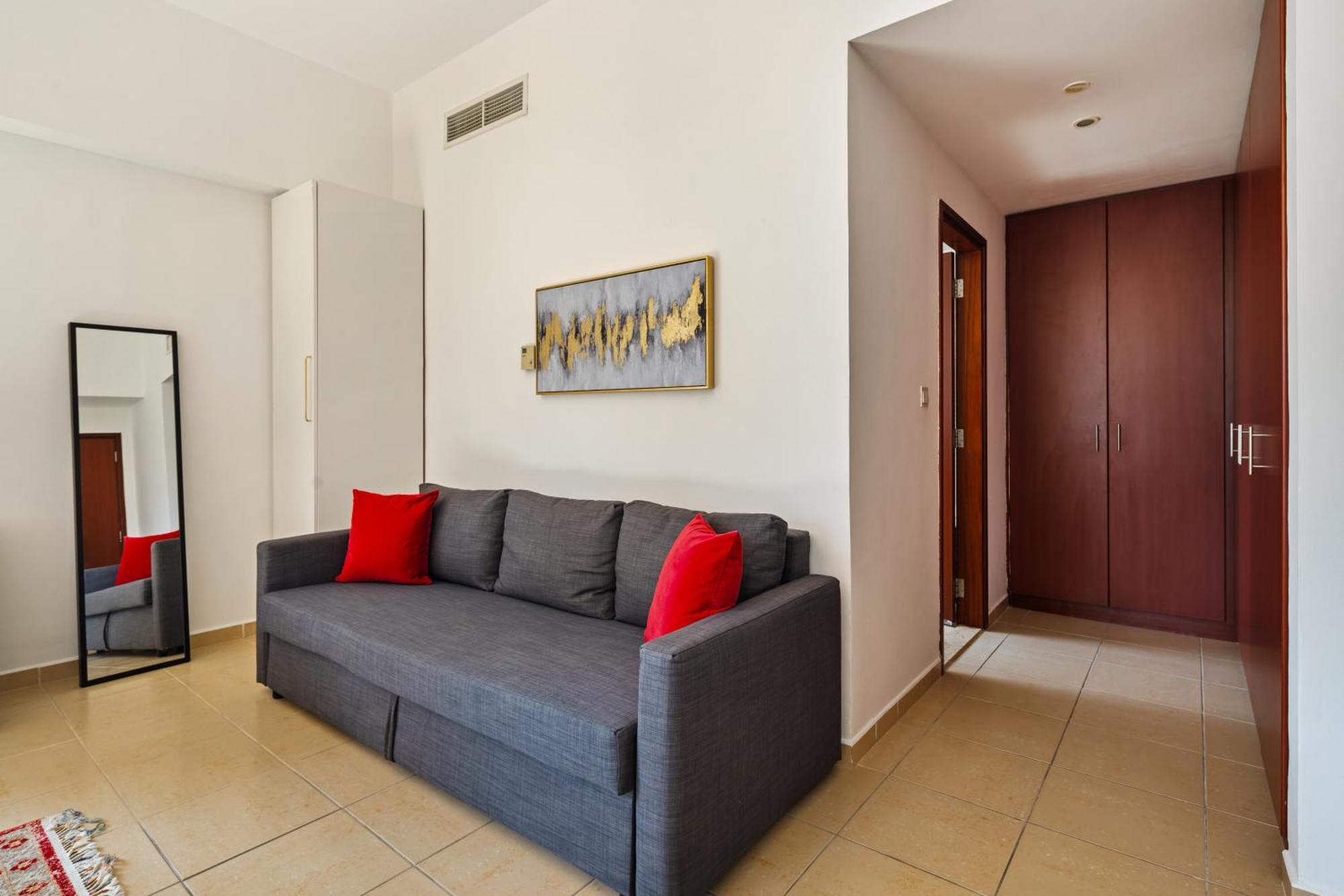 Apartment Spacious 5br With Maid's On Jbr - Prime Location, Steps From Shops, Dining & Entertainment - By Sunkissed Homes