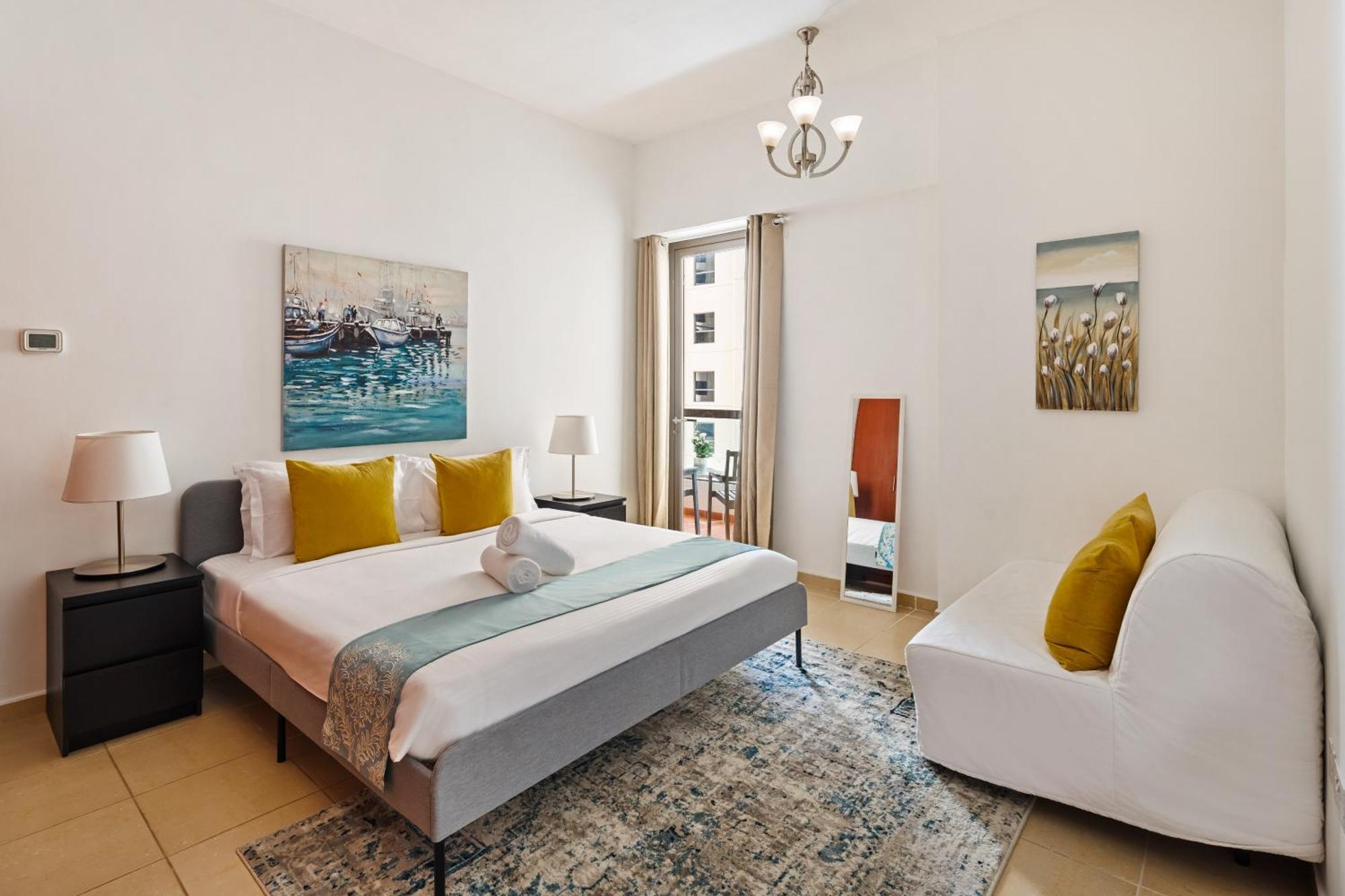 Apartment Spacious 5br With Maid's On Jbr - Prime Location, Steps From Shops, Dining & Entertainment - By Sunkissed Homes *
