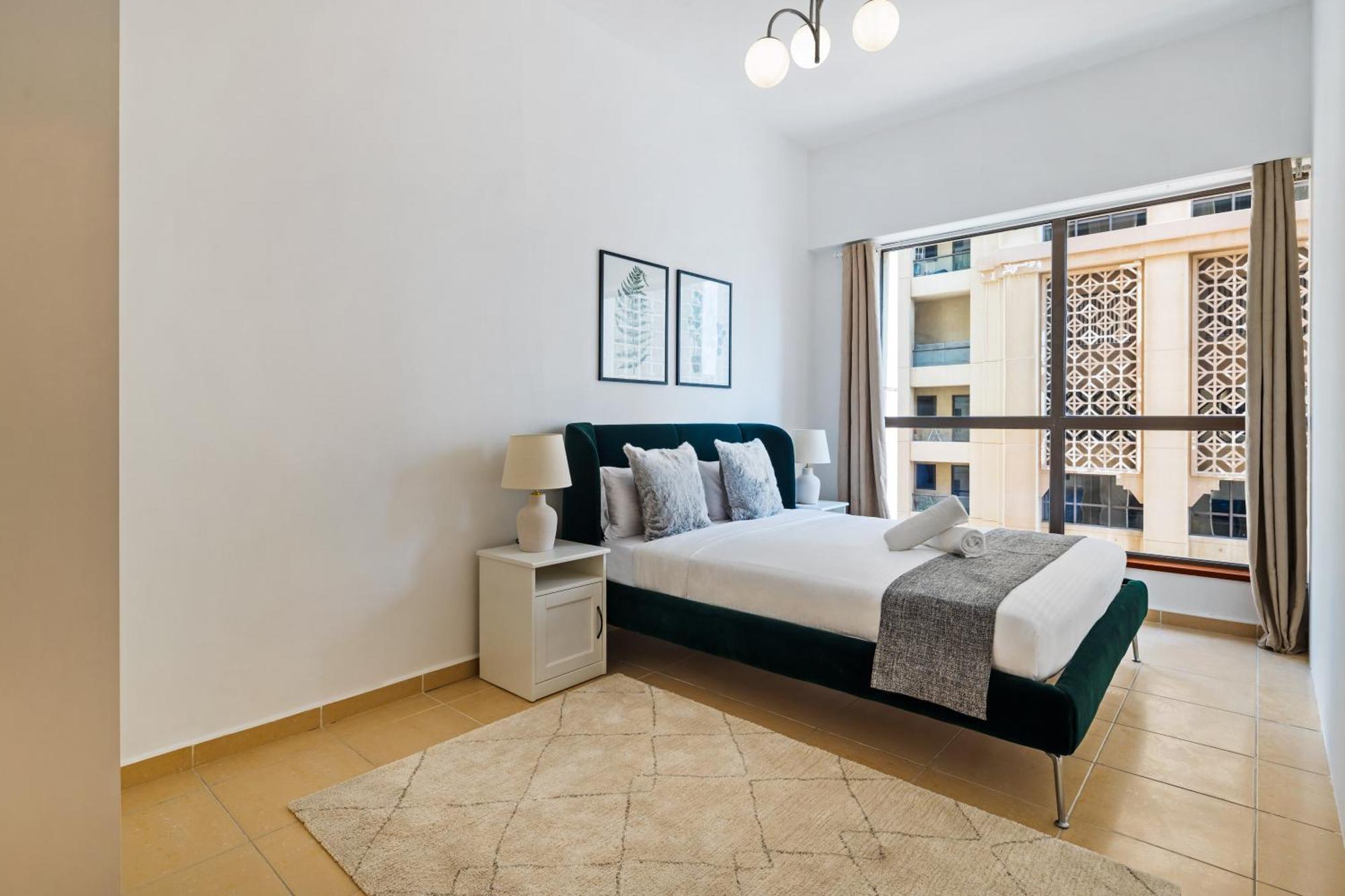 Spacious 5br With Maid's On Jbr - Prime Location, Steps From Shops, Dining & Entertainment - By Sunkissed Homes *