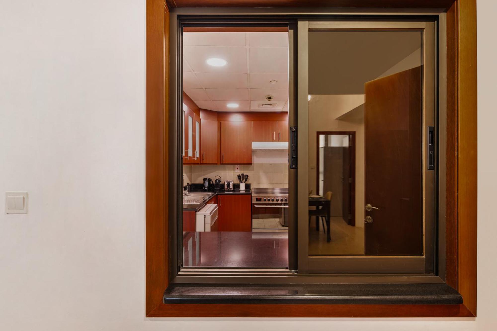Spacious 5br With Maid's On Jbr - Prime Location, Steps From Shops, Dining & Entertainment - By Sunkissed Homes