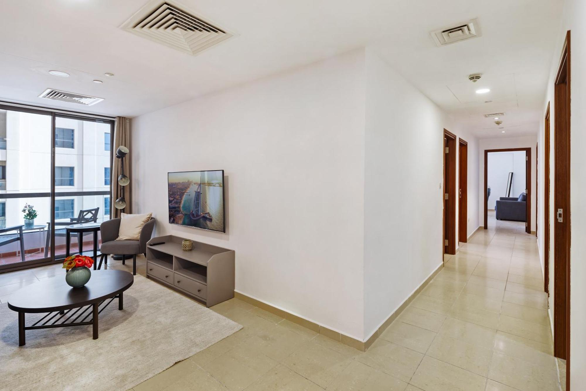 Spacious 5br With Maid's On Jbr - Prime Location, Steps From Shops, Dining & Entertainment - By Sunkissed Homes Apartment
