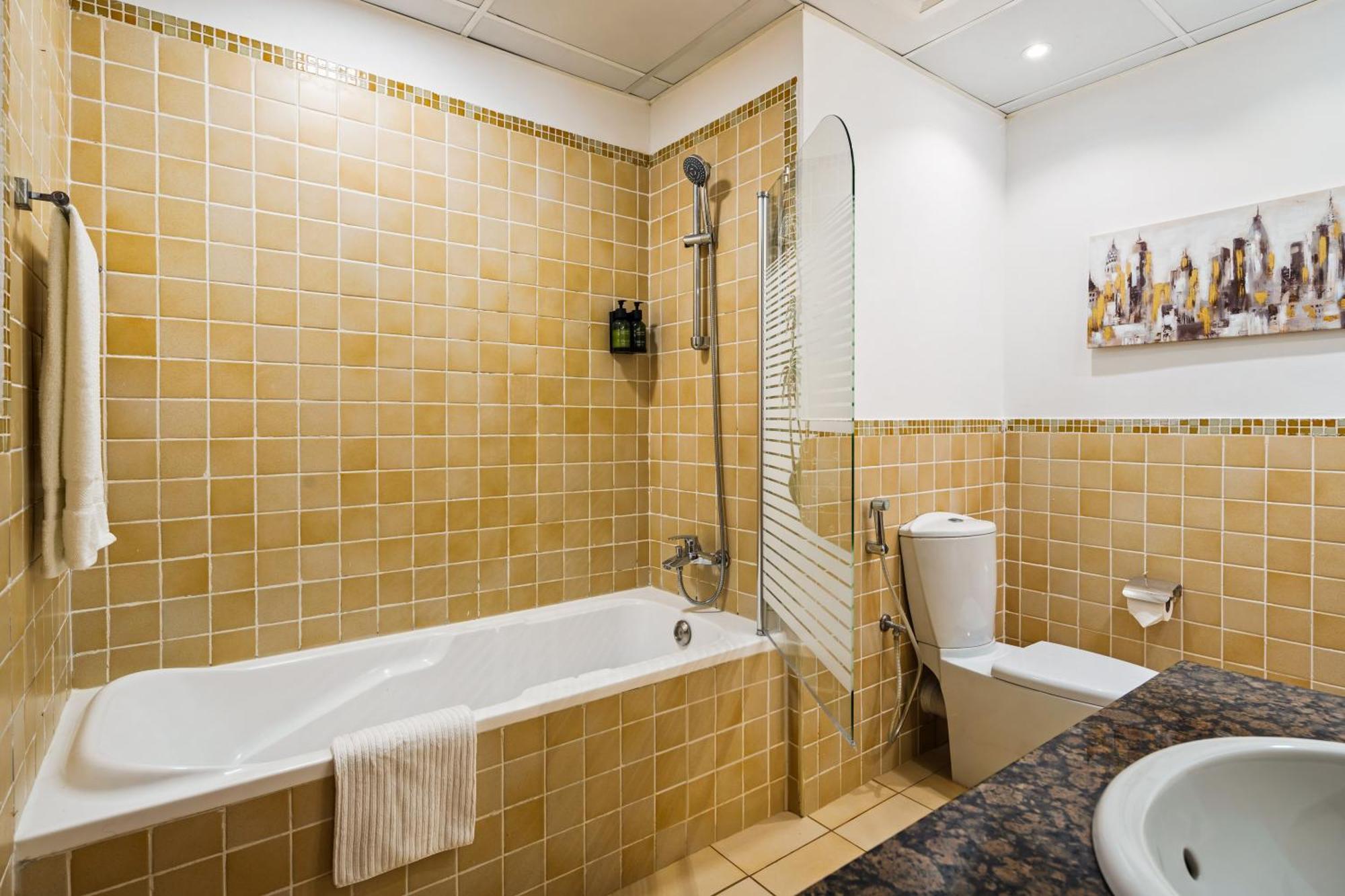 Apartment Spacious 5br With Maid's On Jbr - Prime Location, Steps From Shops, Dining & Entertainment - By Sunkissed Homes