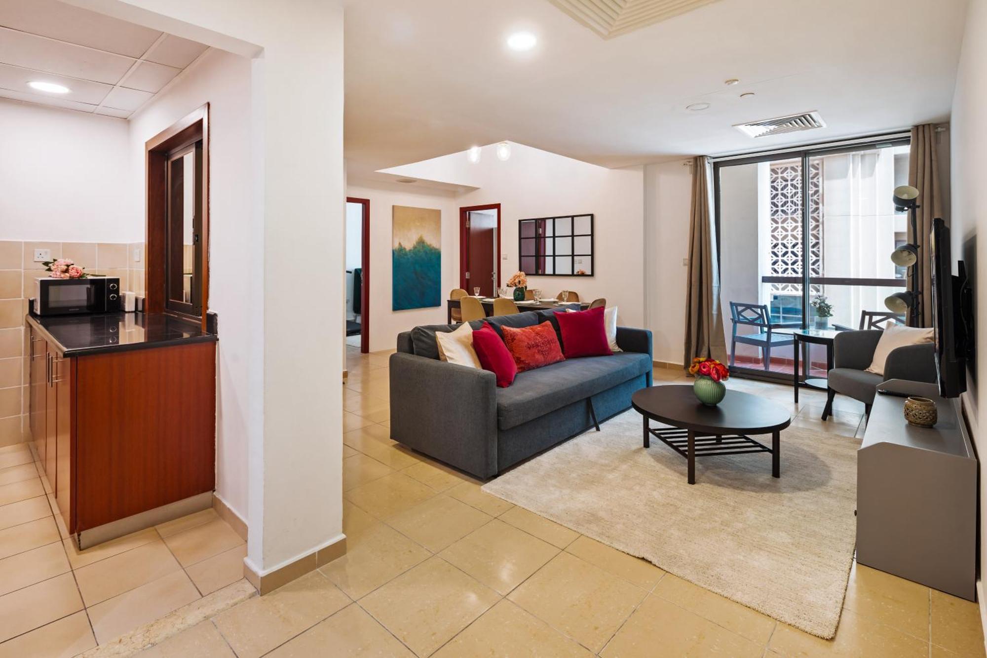Spacious 5br With Maid's On Jbr - Prime Location, Steps From Shops, Dining & Entertainment - By Sunkissed Homes Dubai