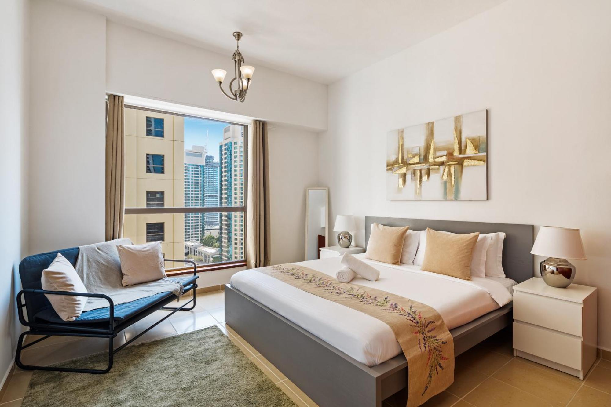 Apartment Spacious 5br With Maid's On Jbr - Prime Location, Steps From Shops, Dining & Entertainment - By Sunkissed Homes Dubai