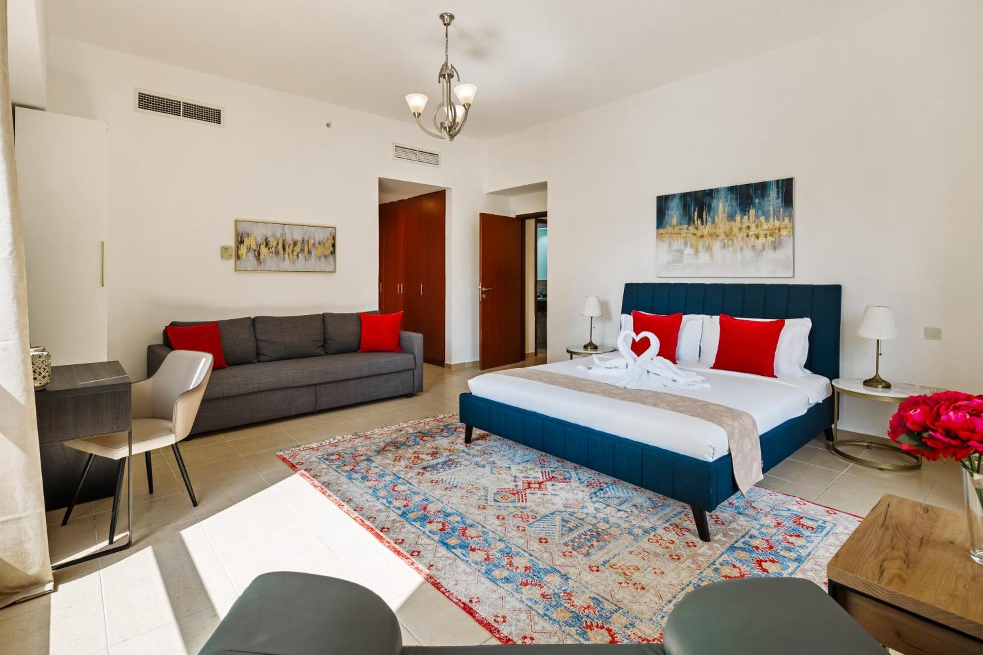 Spacious 5br With Maid's On Jbr - Prime Location, Steps From Shops, Dining & Entertainment - By Sunkissed Homes